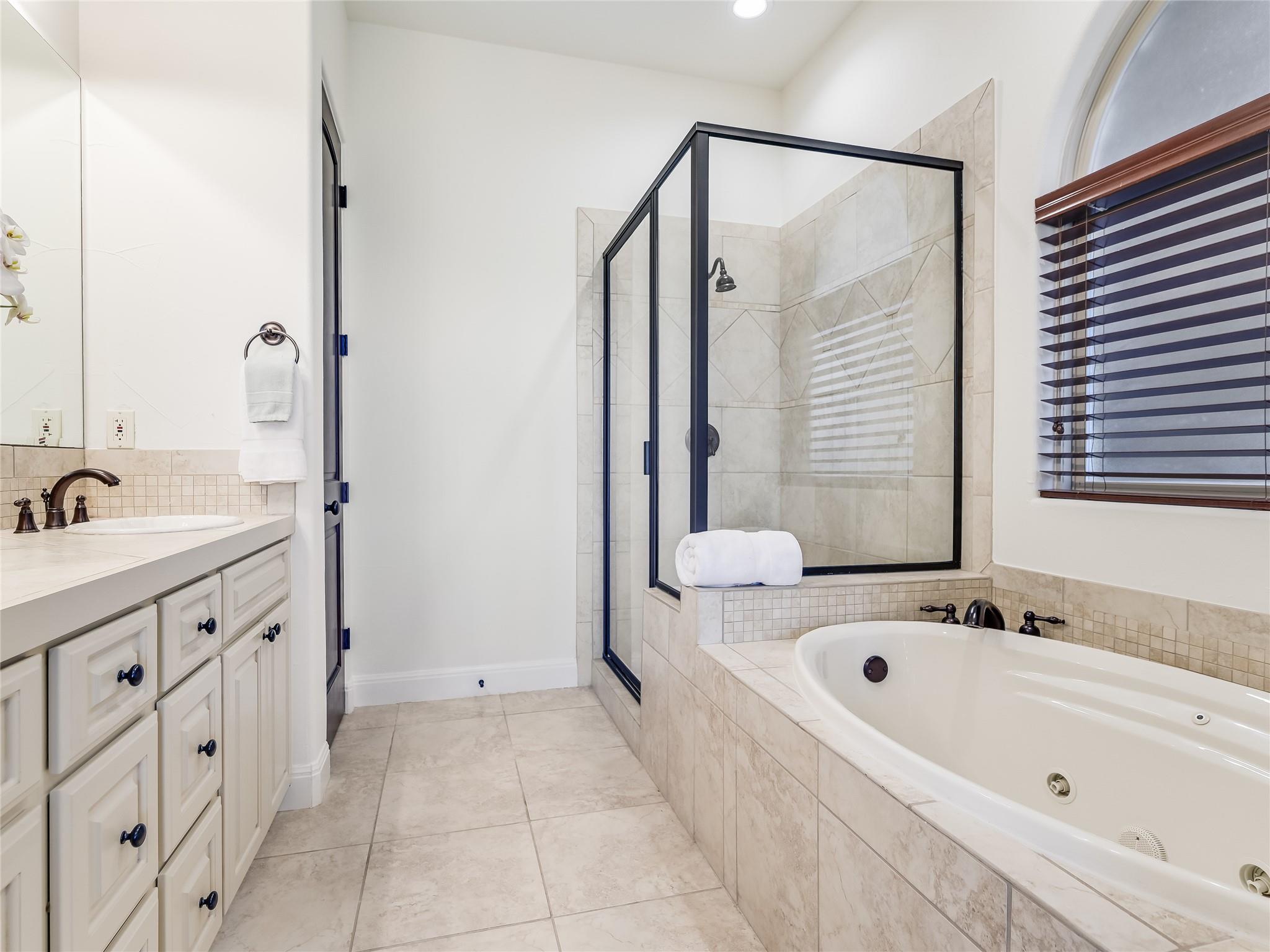 17545 E Reed Parks Rd # 5, Jonestown, TX 78645