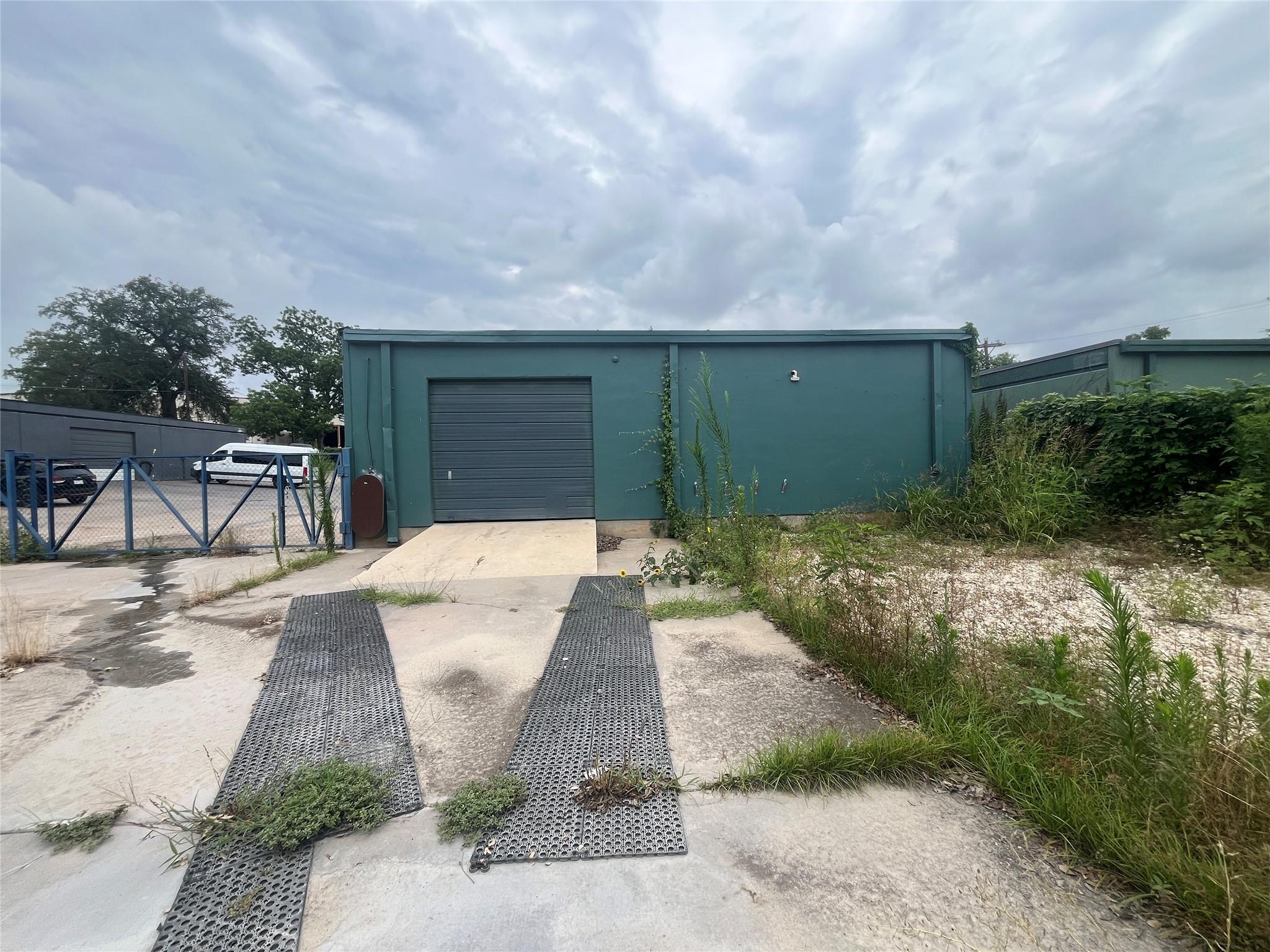 513 Thompson Ln, Austin, TX 78742