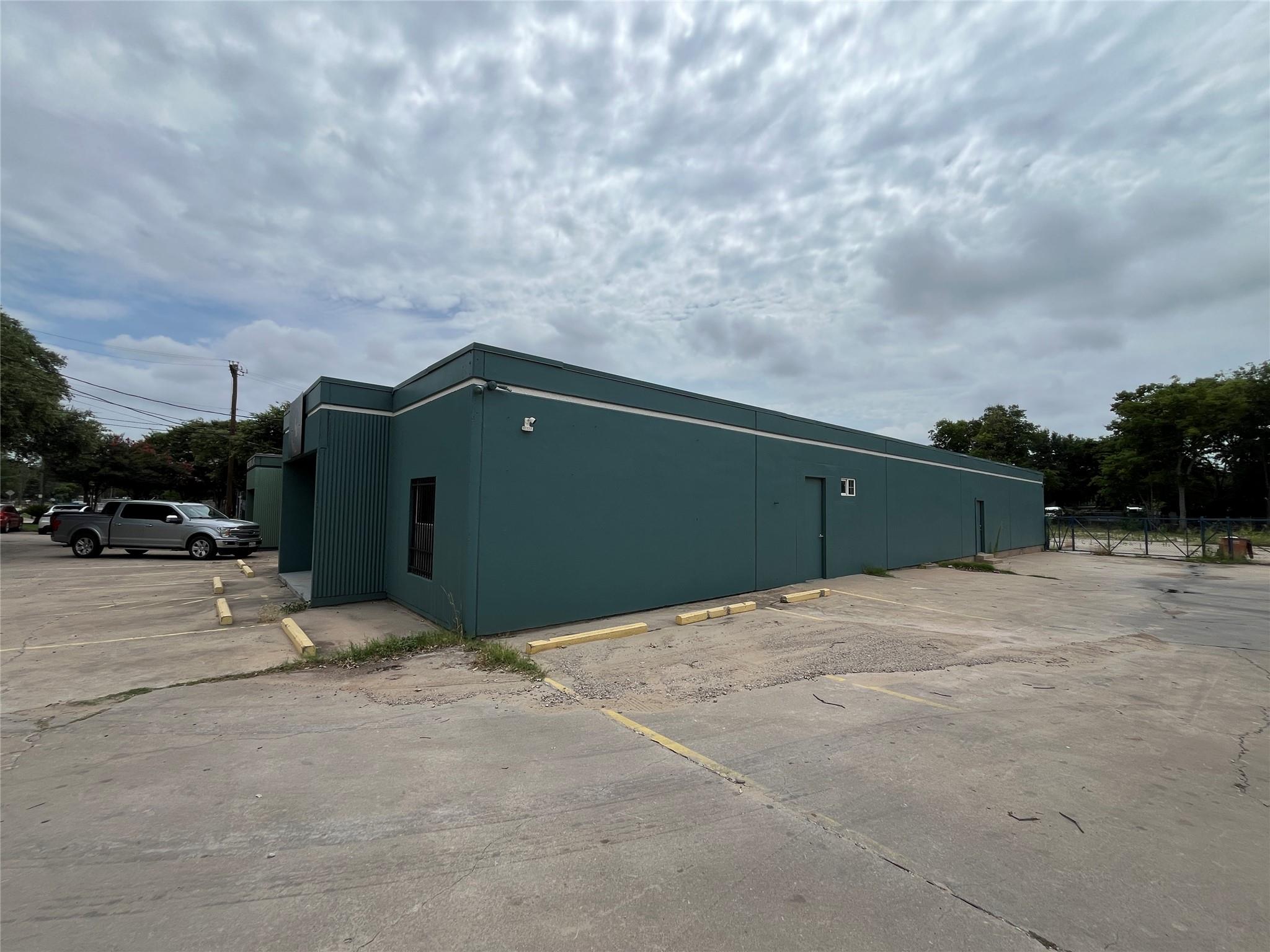 513 Thompson Ln, Austin, TX 78742