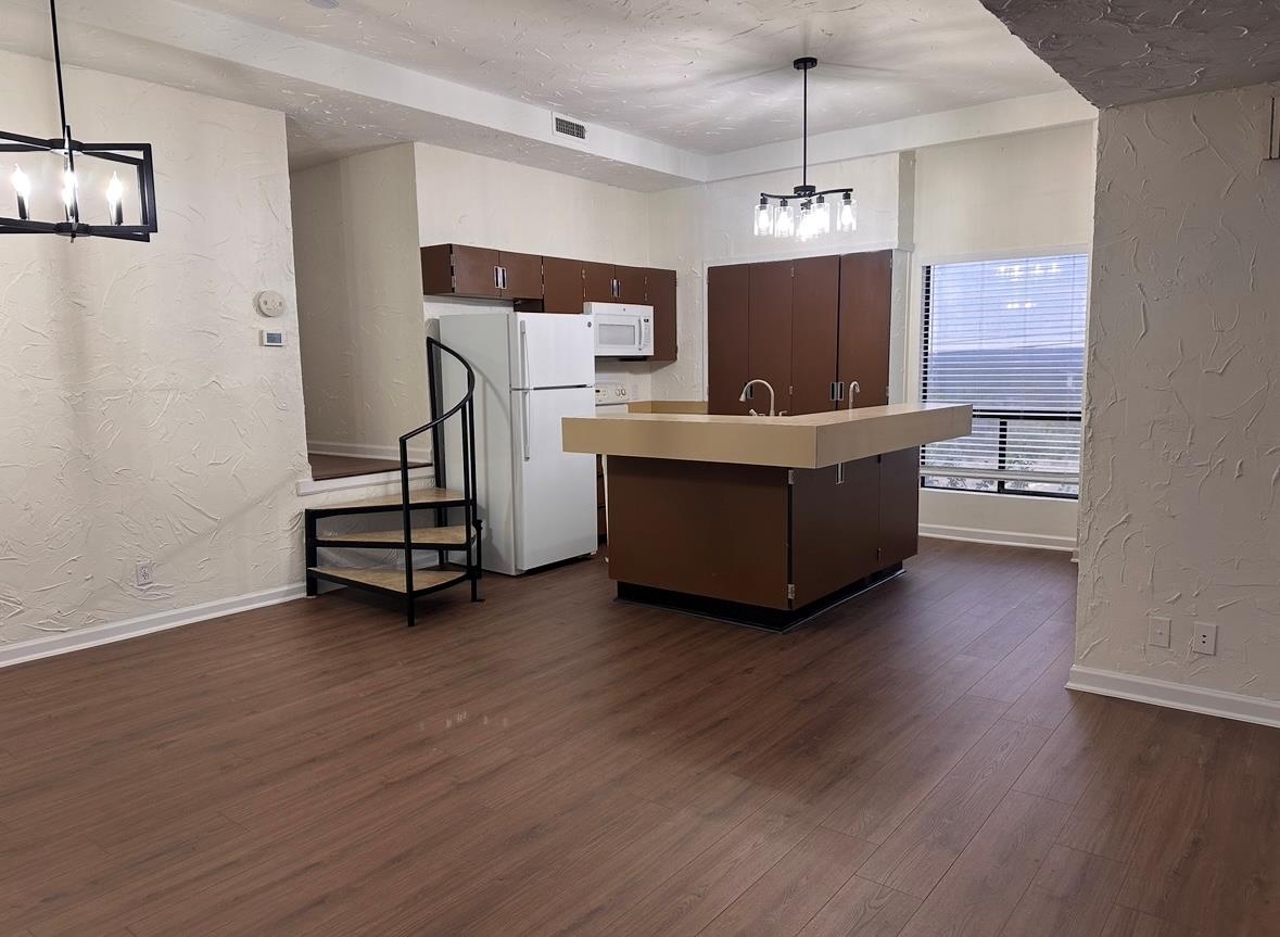 5916 Lago Vista Way # B-10 UP, Lago Vista, TX 78645