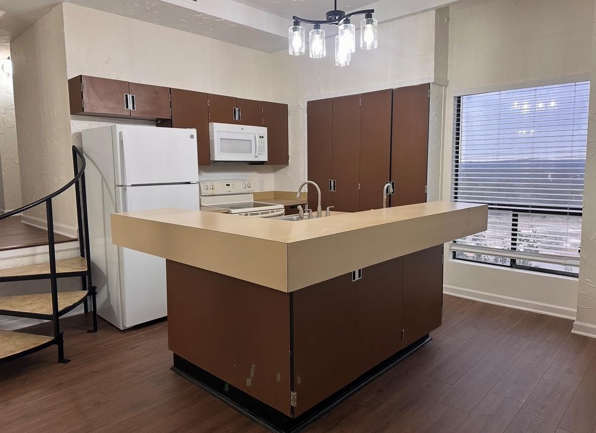 5916 Lago Vista Way # B-10 UP, Lago Vista, TX 78645