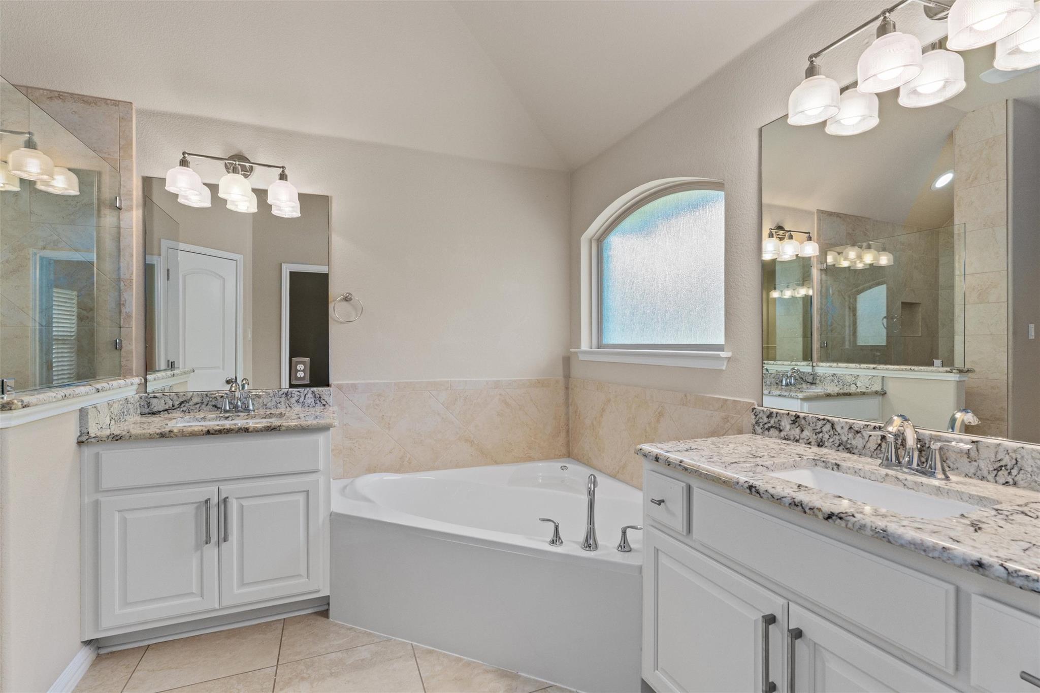 7901 Arbor Knoll Ct, Lago Vista, TX 78645