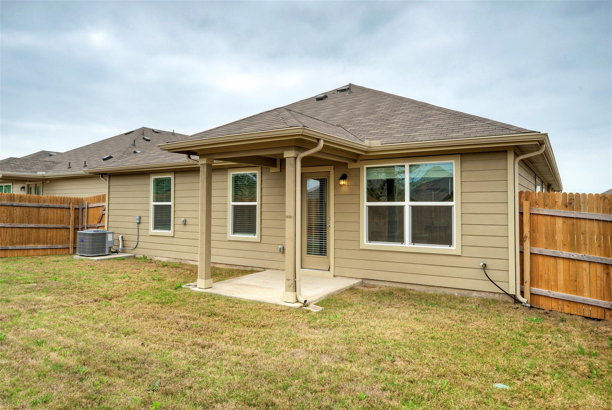 305 ELM CREEK Dr, Hutto, TX 78634