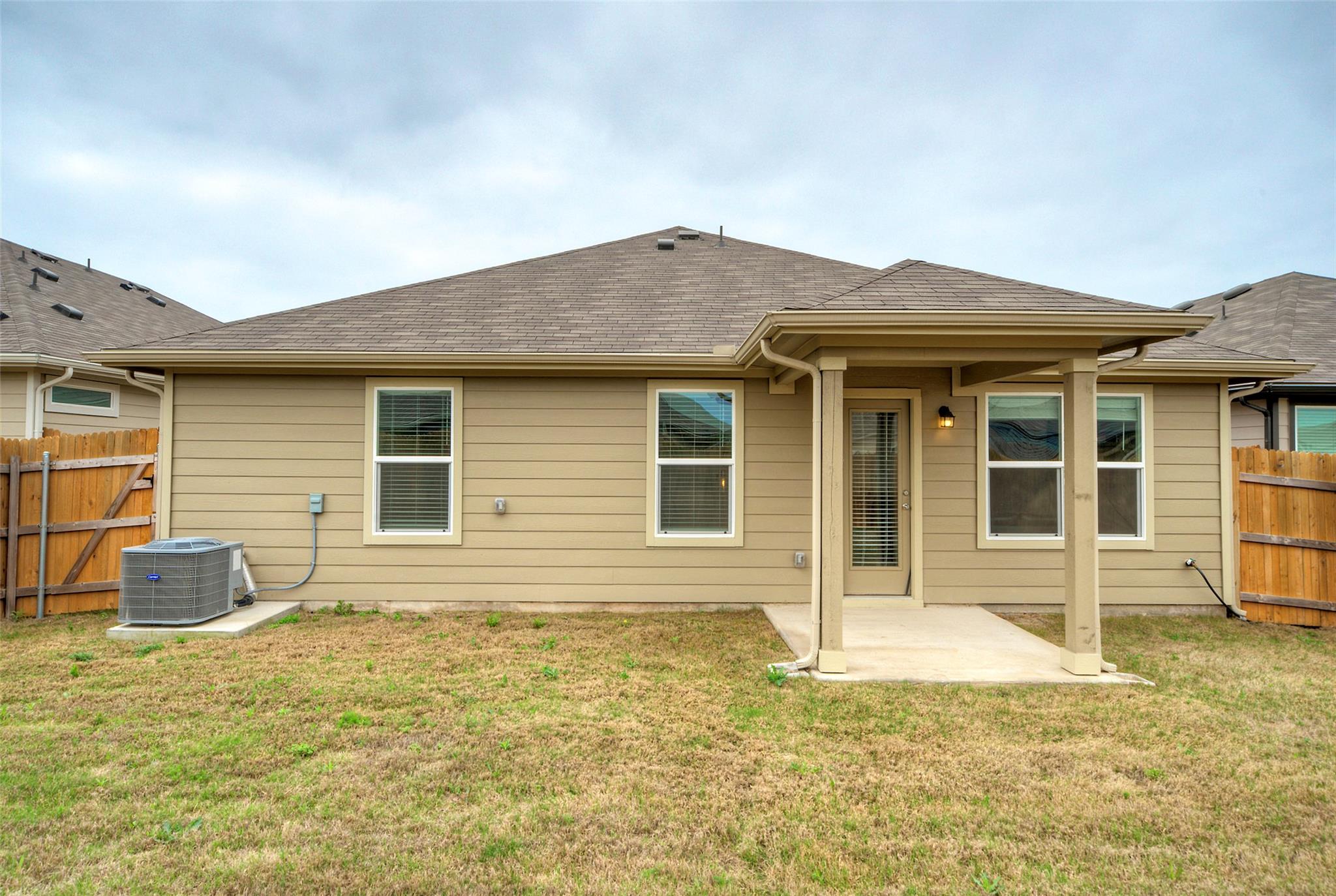 305 ELM CREEK Dr, Hutto, TX 78634