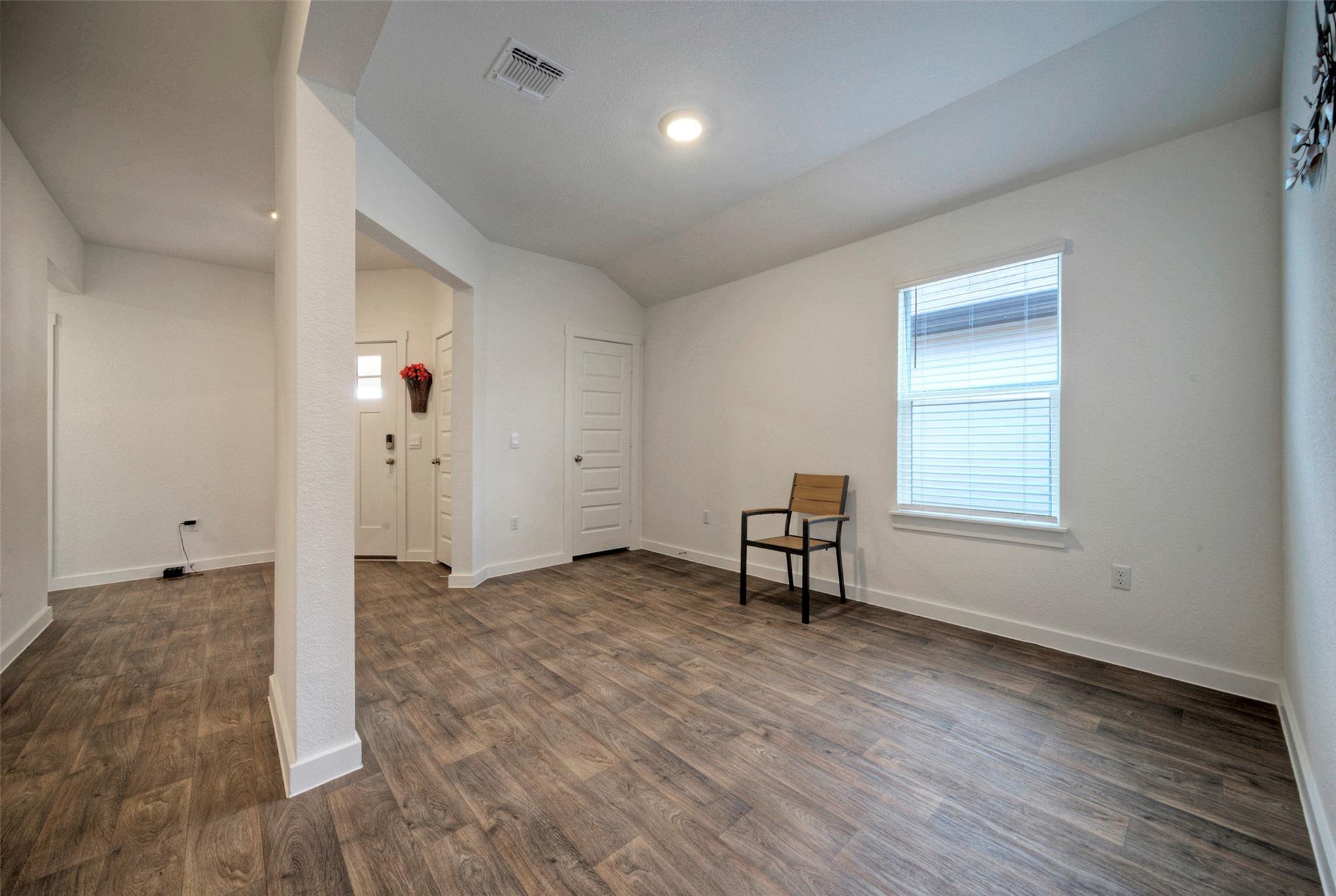 305 ELM CREEK Dr, Hutto, TX 78634