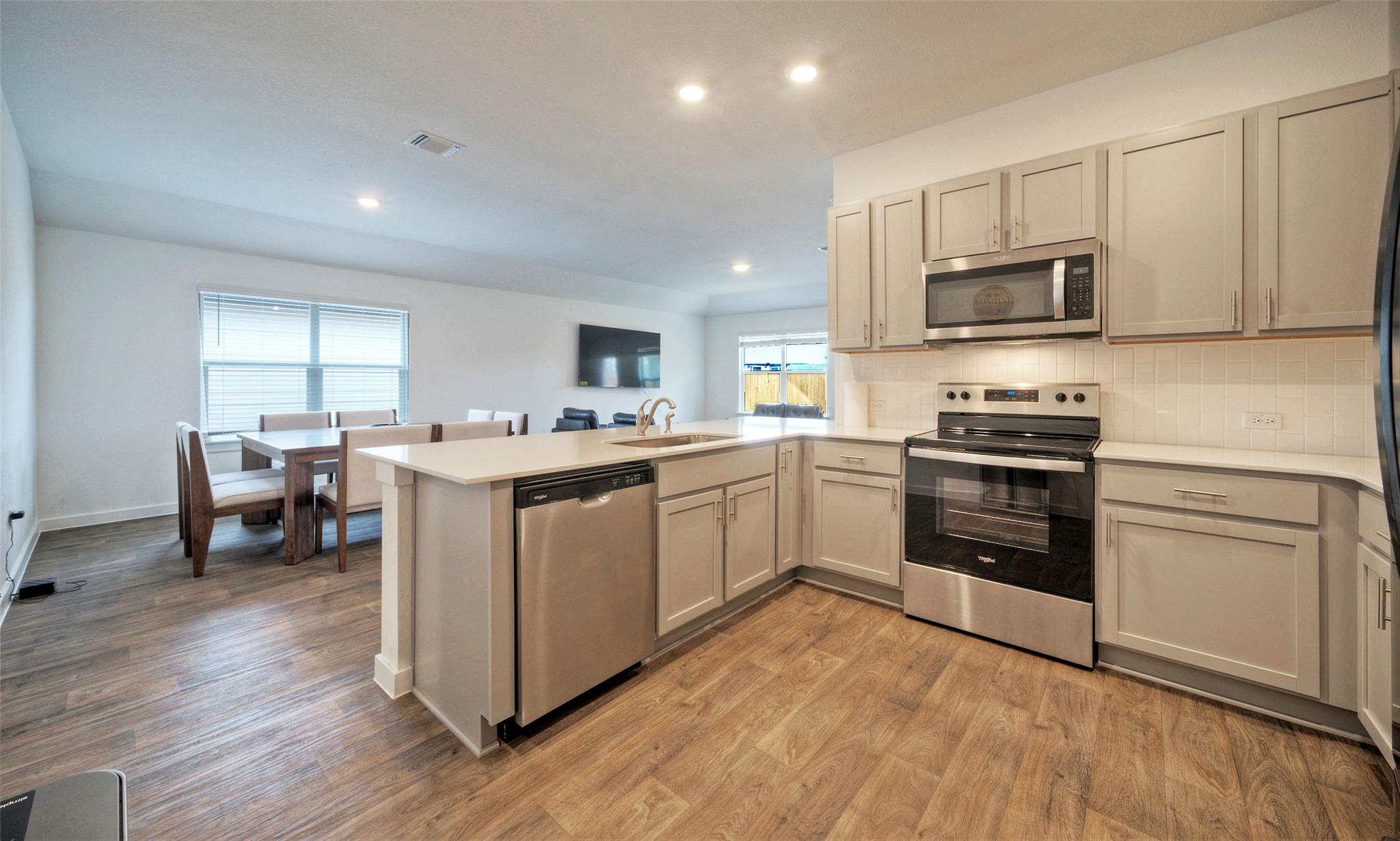 305 ELM CREEK Dr, Hutto, TX 78634