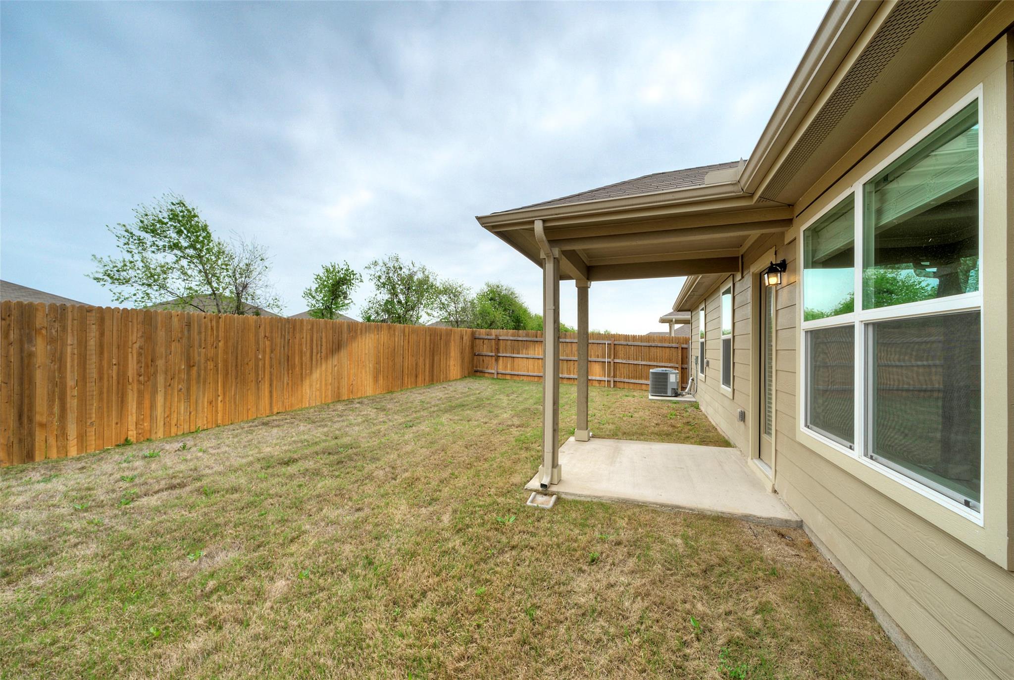 305 ELM CREEK Dr, Hutto, TX 78634