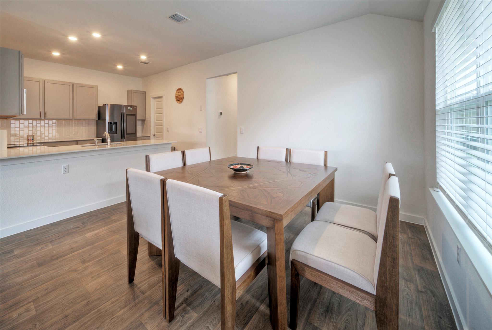 305 ELM CREEK Dr, Hutto, TX 78634