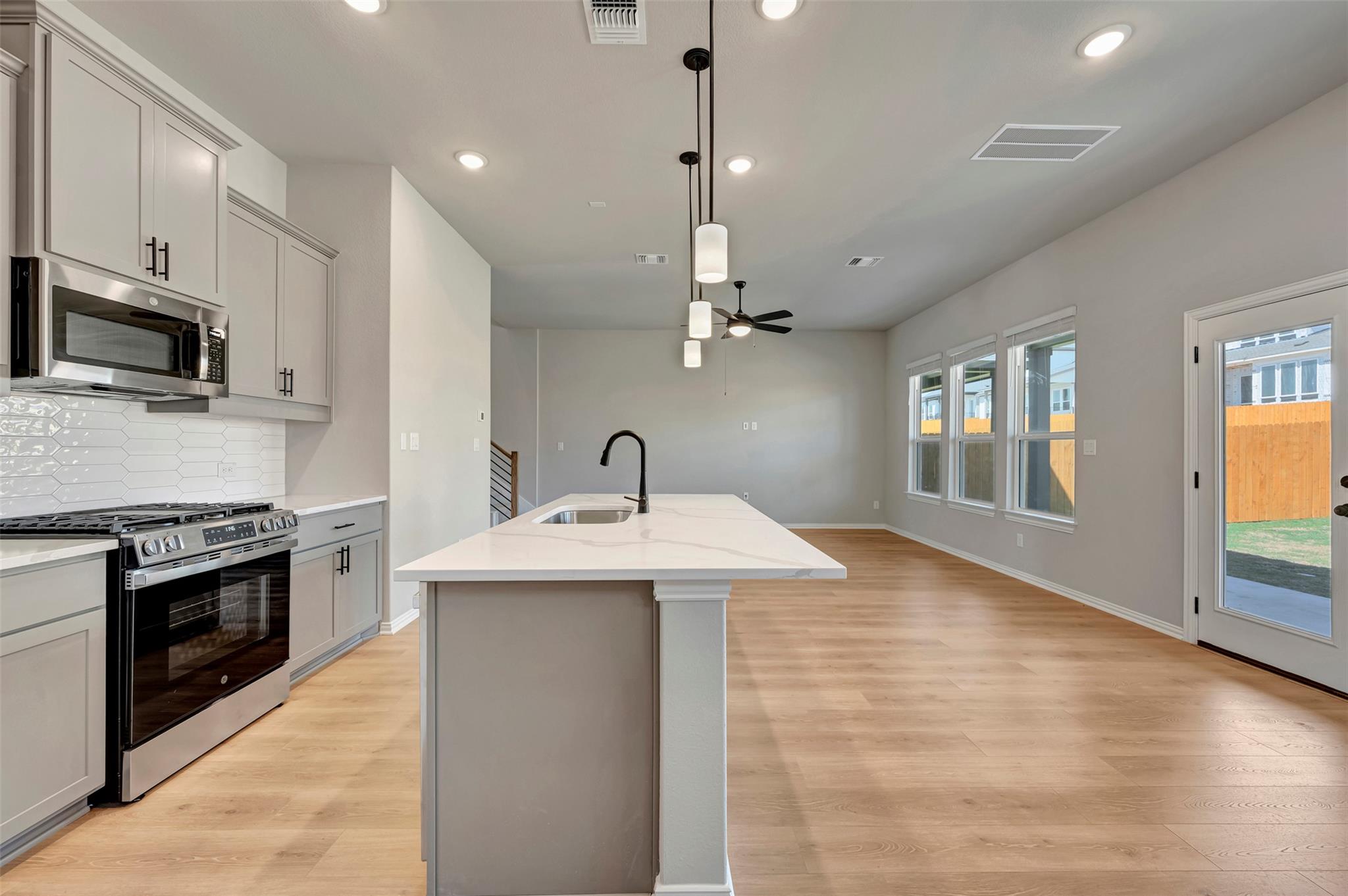 186 Grayson Elm Pass, Dripping Springs, TX 78620