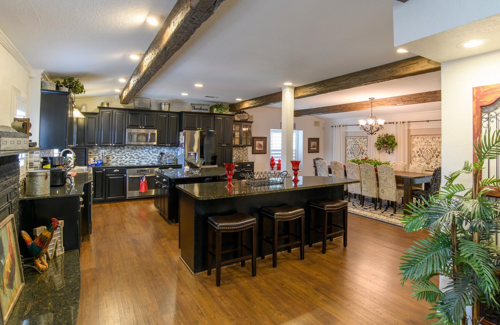 1912 Bluebonnet Ln, Kingsland, TX 78639