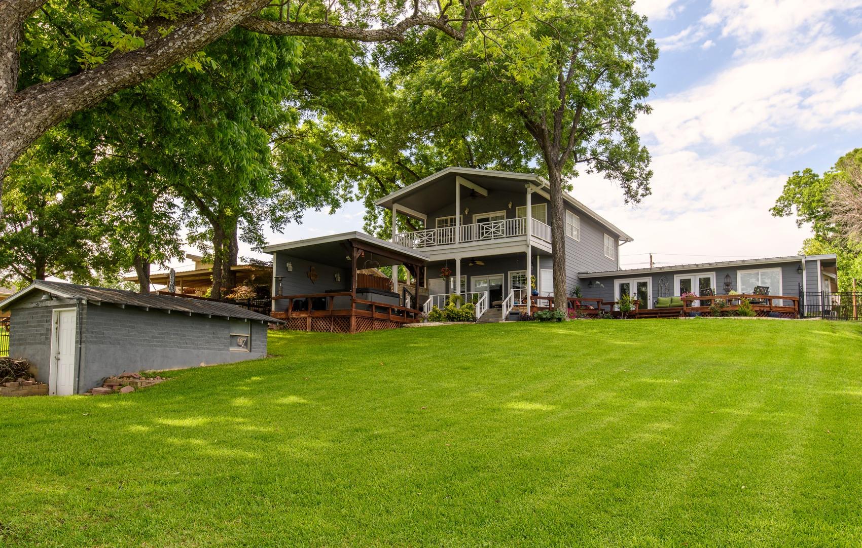 1912 Bluebonnet Ln, Kingsland, TX 78639