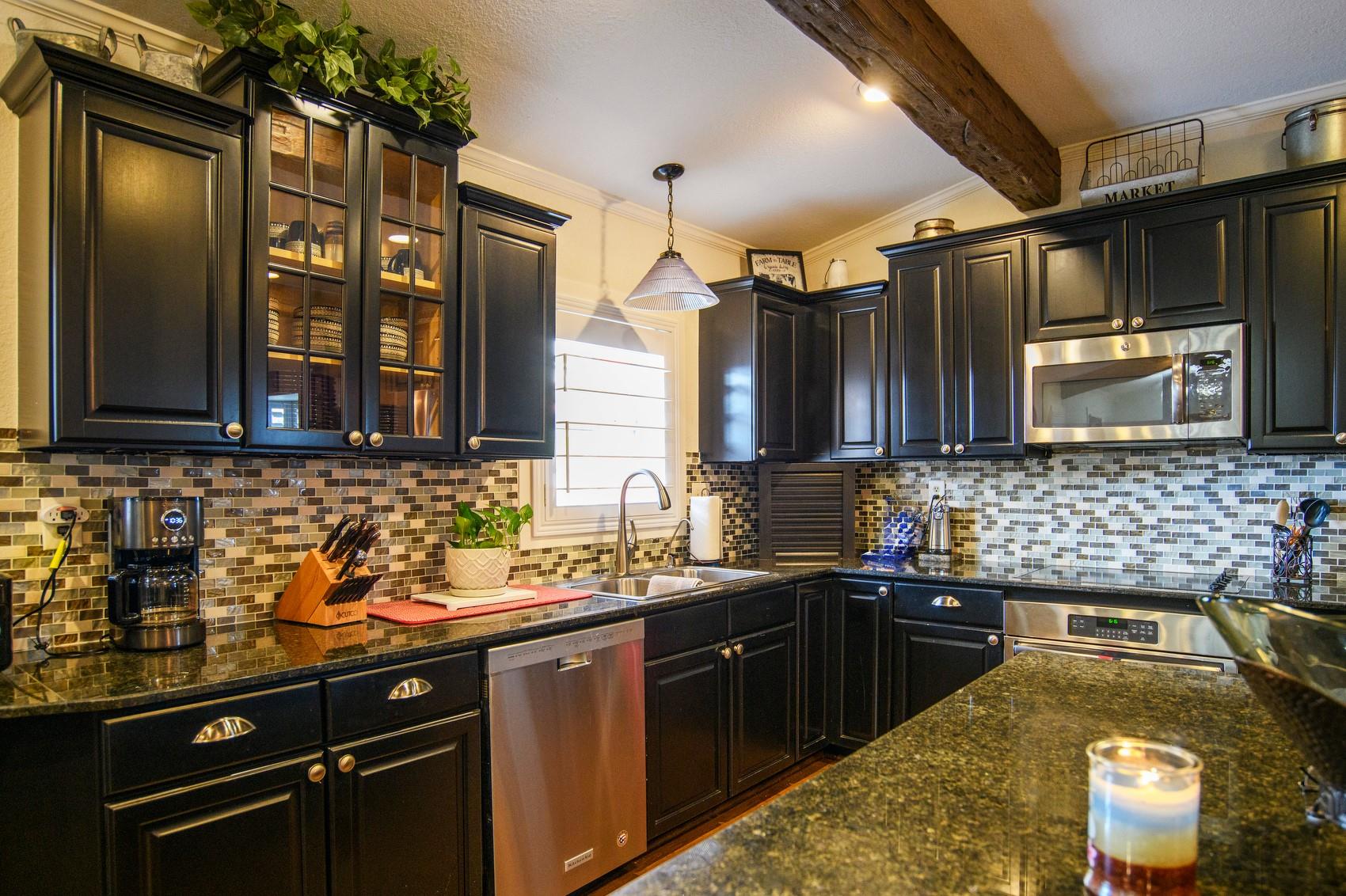 1912 Bluebonnet Ln, Kingsland, TX 78639