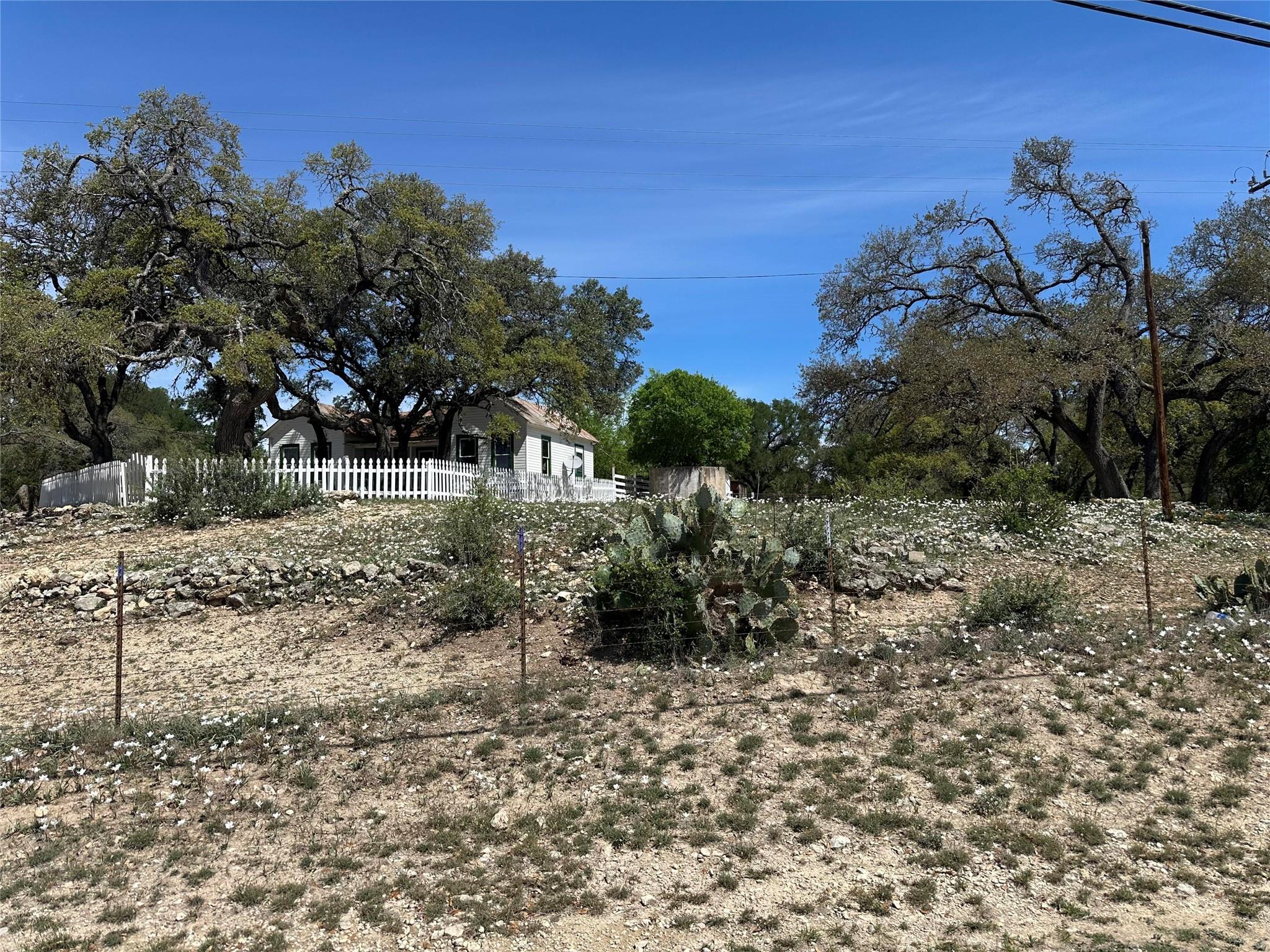543 Narrows Rd, Blanco, TX 78606