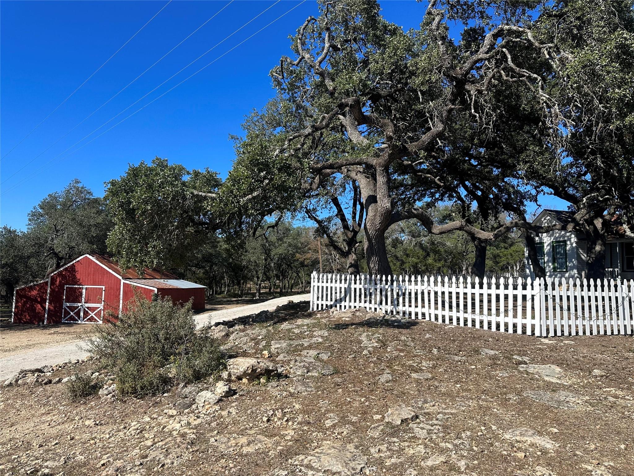 543 Narrows Rd, Blanco, TX 78606