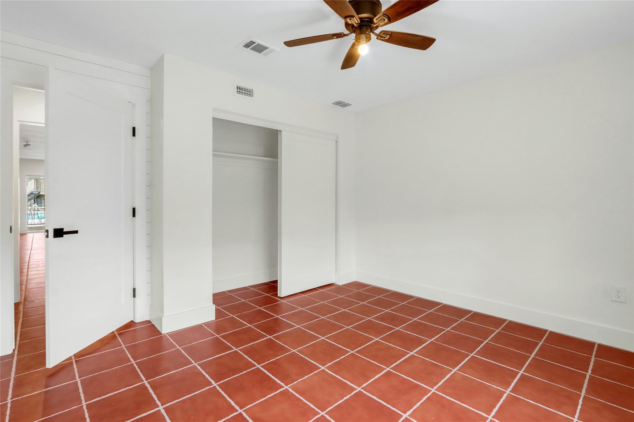 551 Terminal Loop Rd # B3, McQueeney, TX 78123