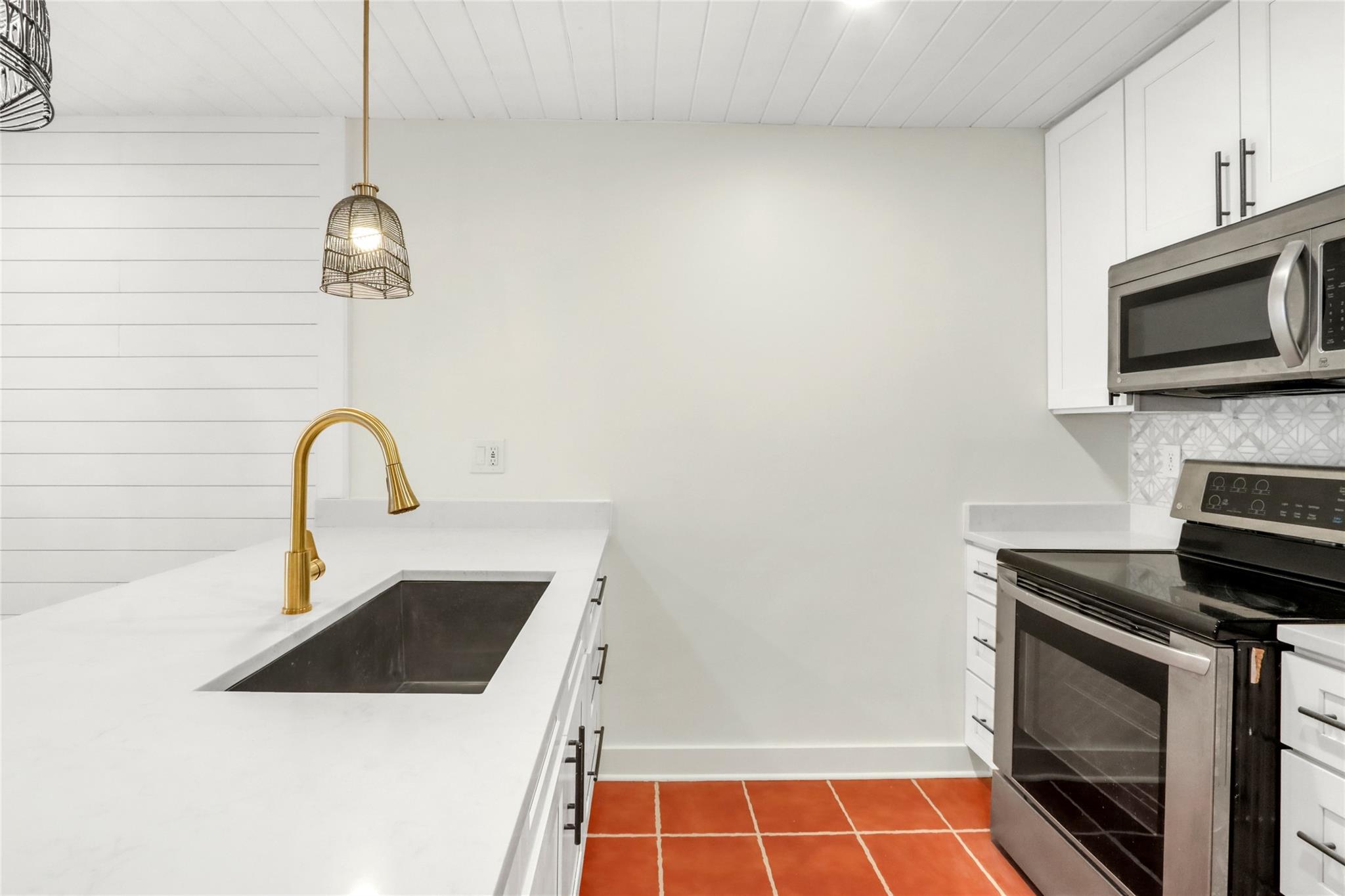 551 Terminal Loop Rd # B3, McQueeney, TX 78123