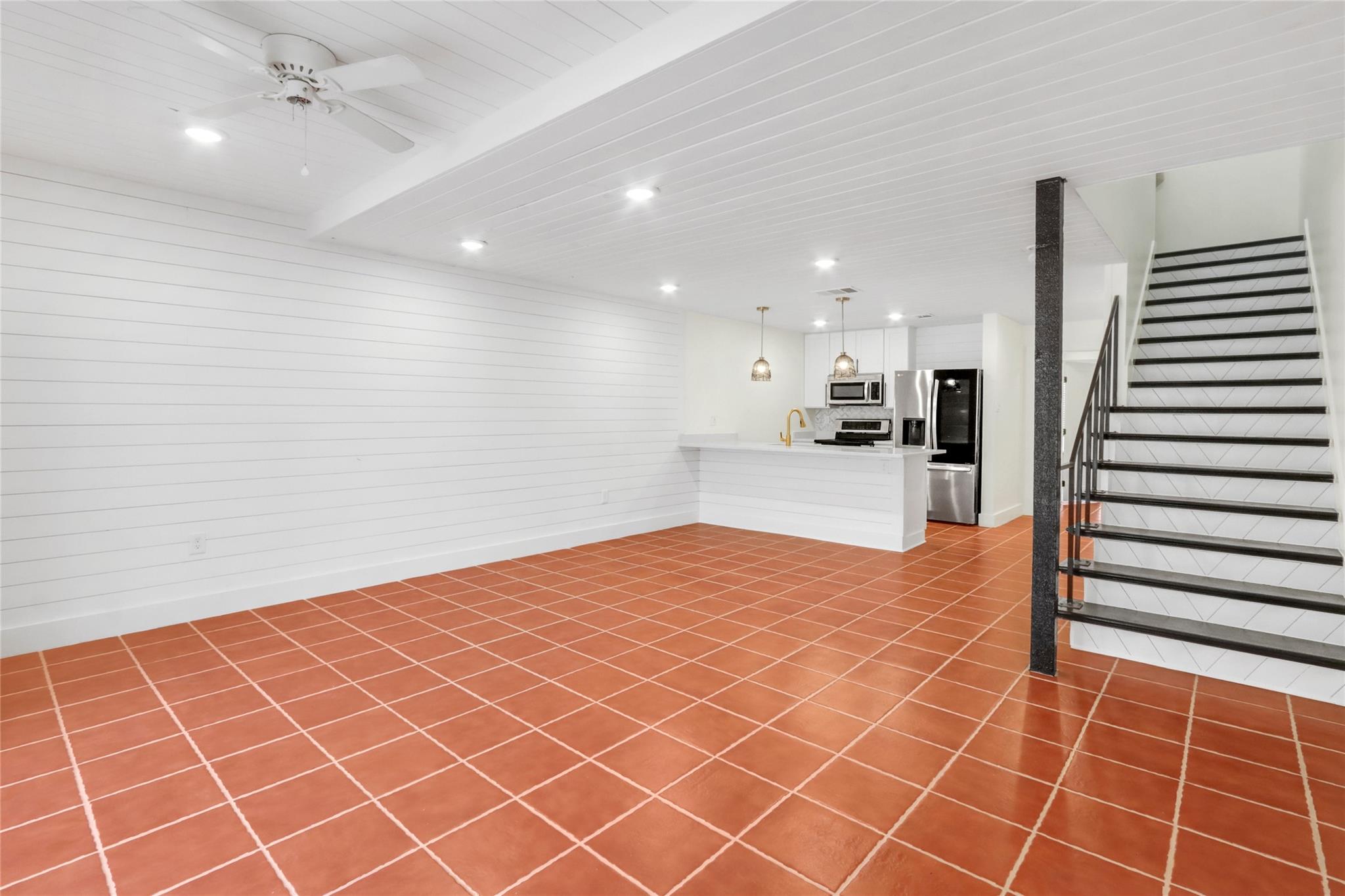 551 Terminal Loop Rd # B3, McQueeney, TX 78123