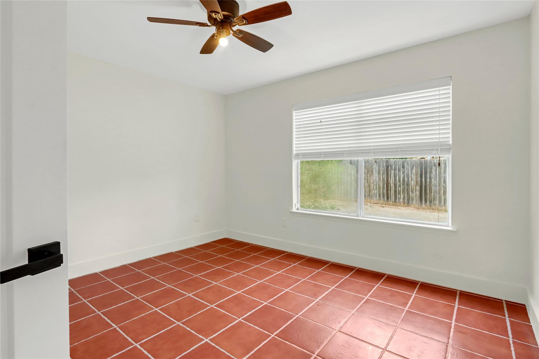 551 Terminal Loop Rd # B3, McQueeney, TX 78123