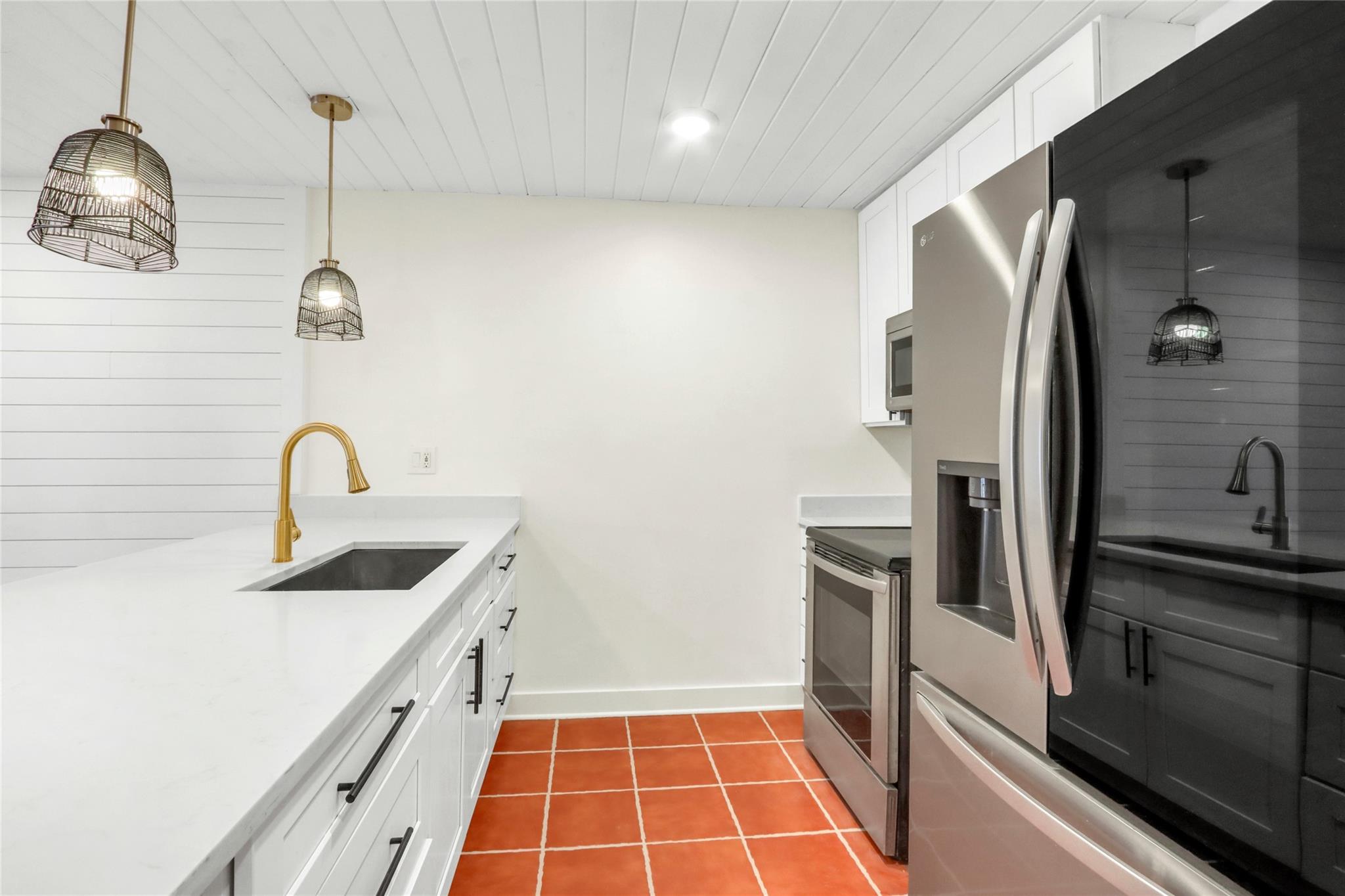 551 Terminal Loop Rd # B3, McQueeney, TX 78123