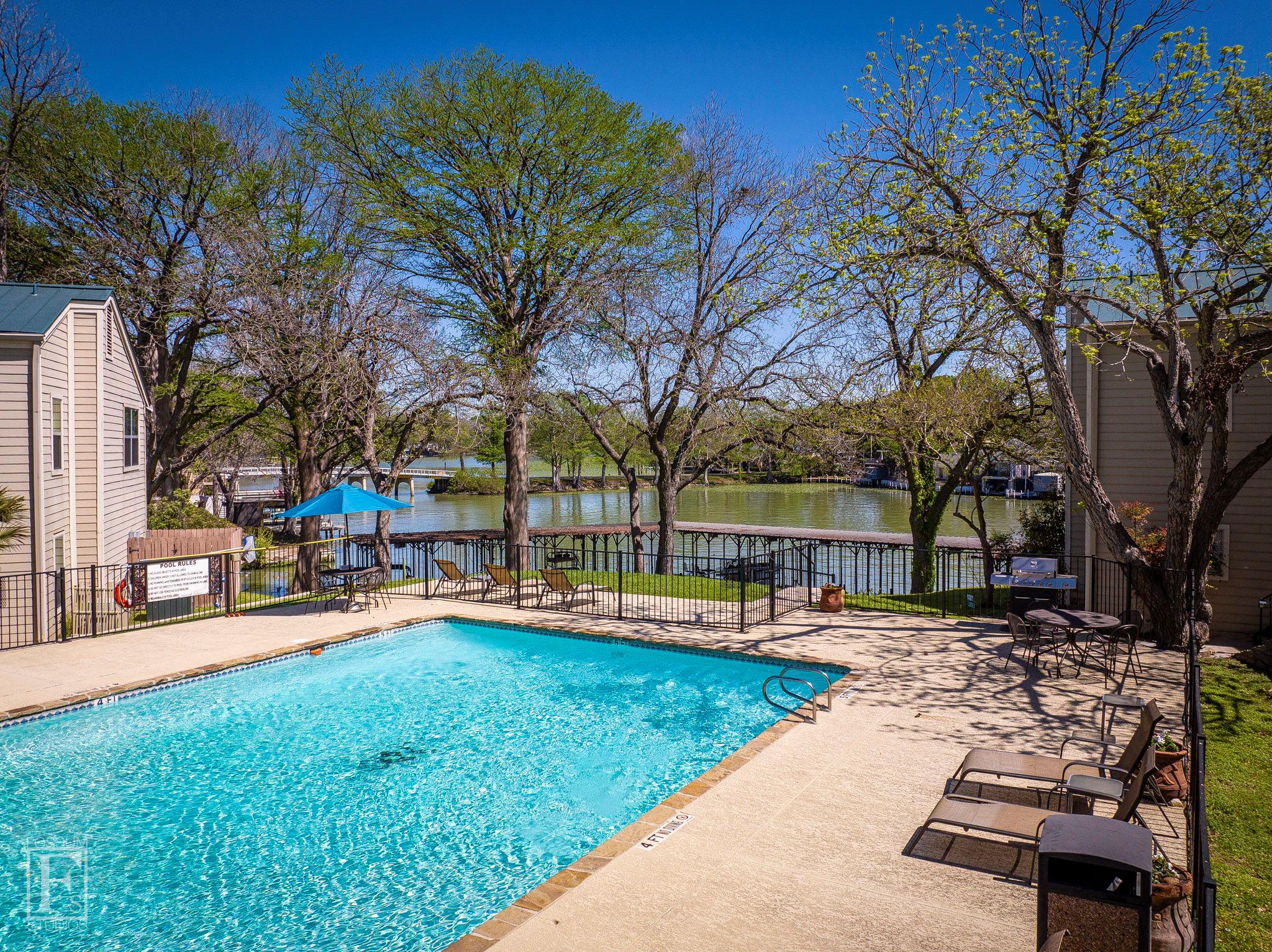 551 Terminal Loop Rd # B3, McQueeney, TX 78123