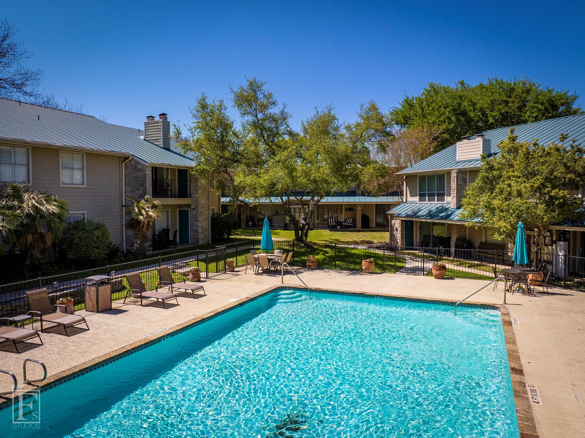 551 Terminal Loop Rd # B3, McQueeney, TX 78123