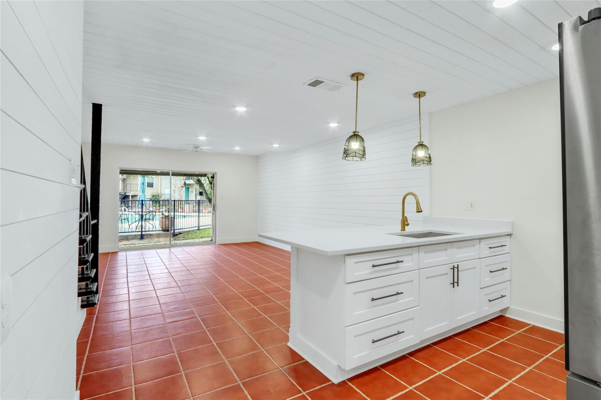 551 Terminal Loop Rd # B3, McQueeney, TX 78123