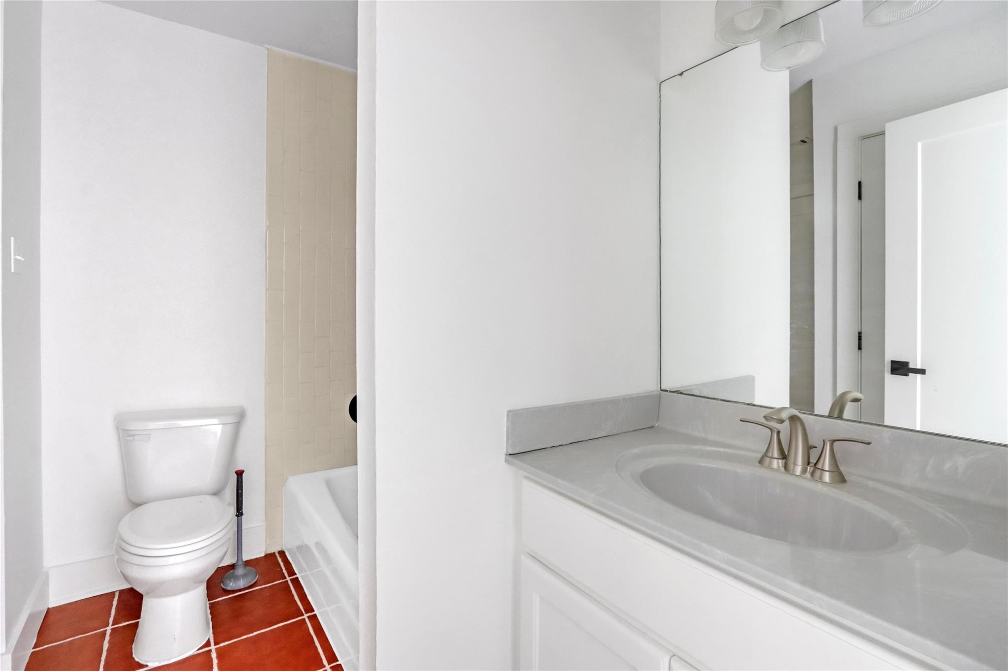 551 Terminal Loop Rd # B3, McQueeney, TX 78123