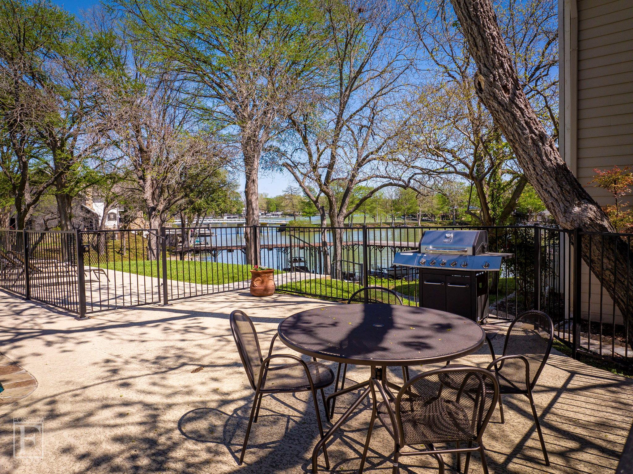 551 Terminal Loop Rd # B3, McQueeney, TX 78123