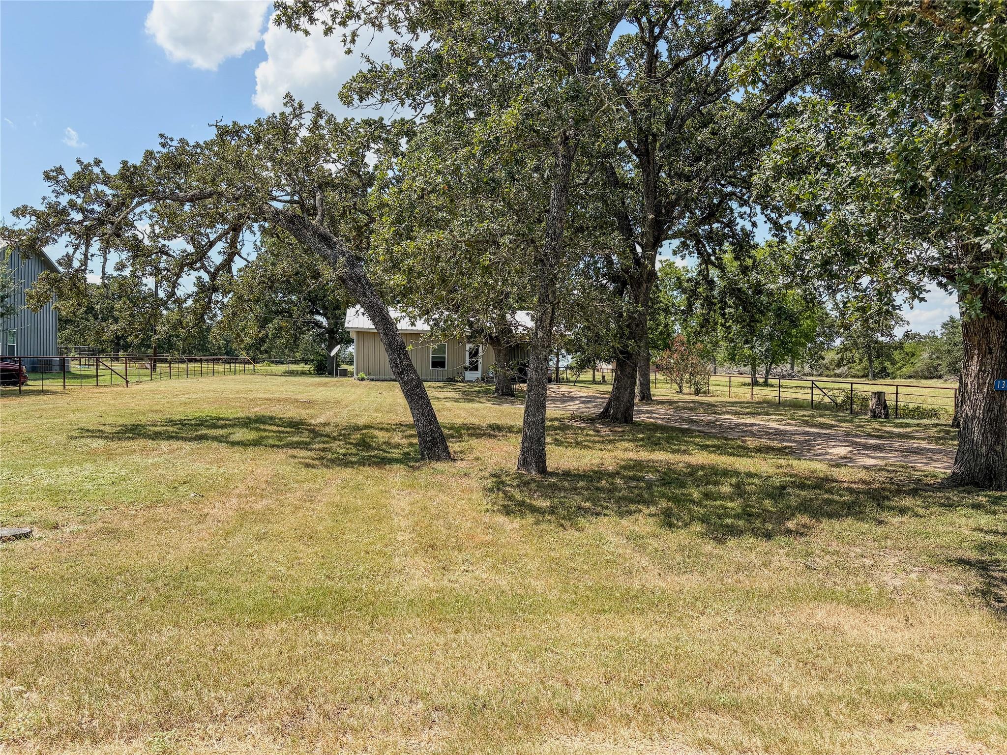 130 Sugar Hill Rd, Carmine, TX 78932
