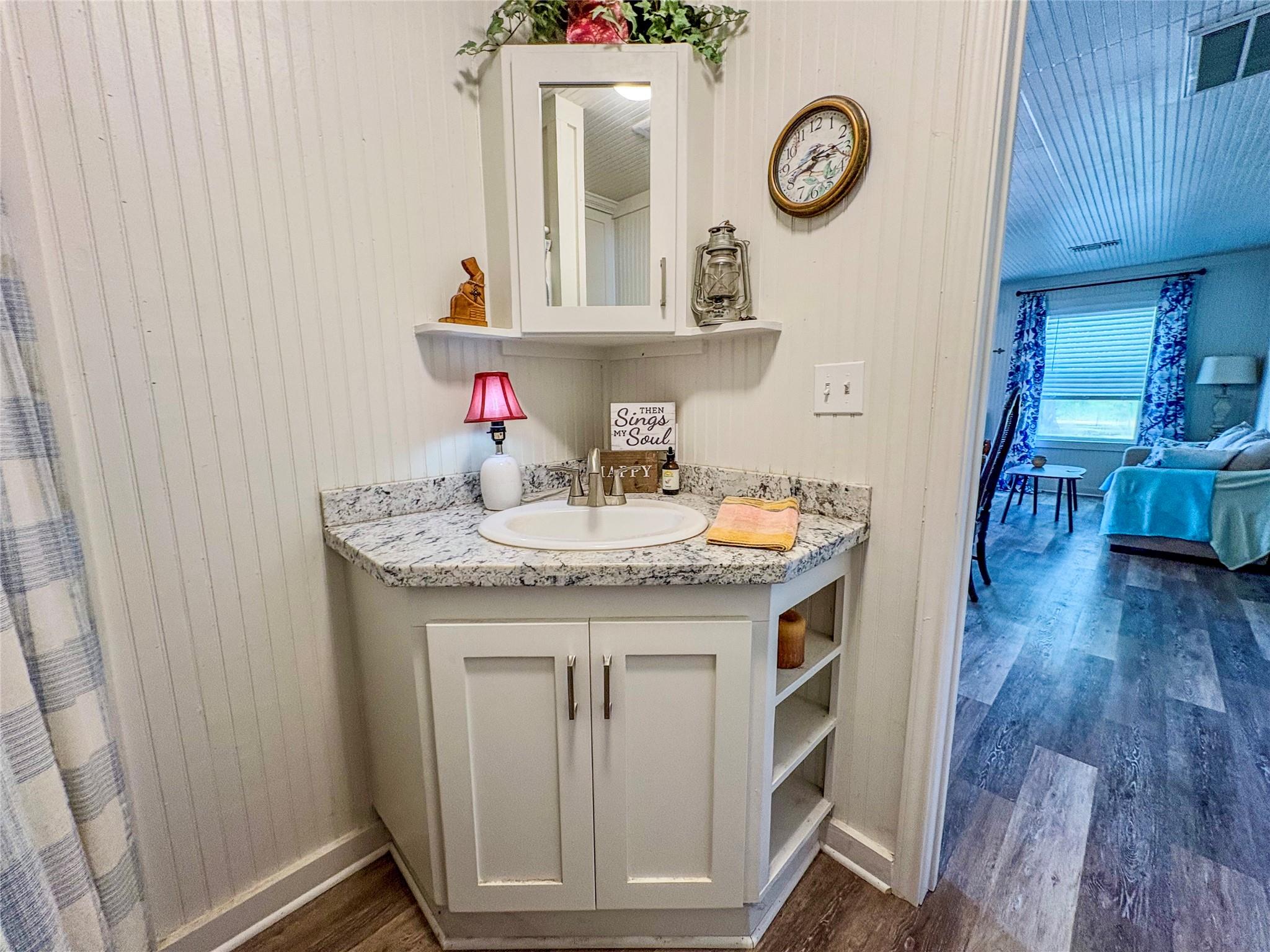 130 Sugar Hill Rd, Carmine, TX 78932