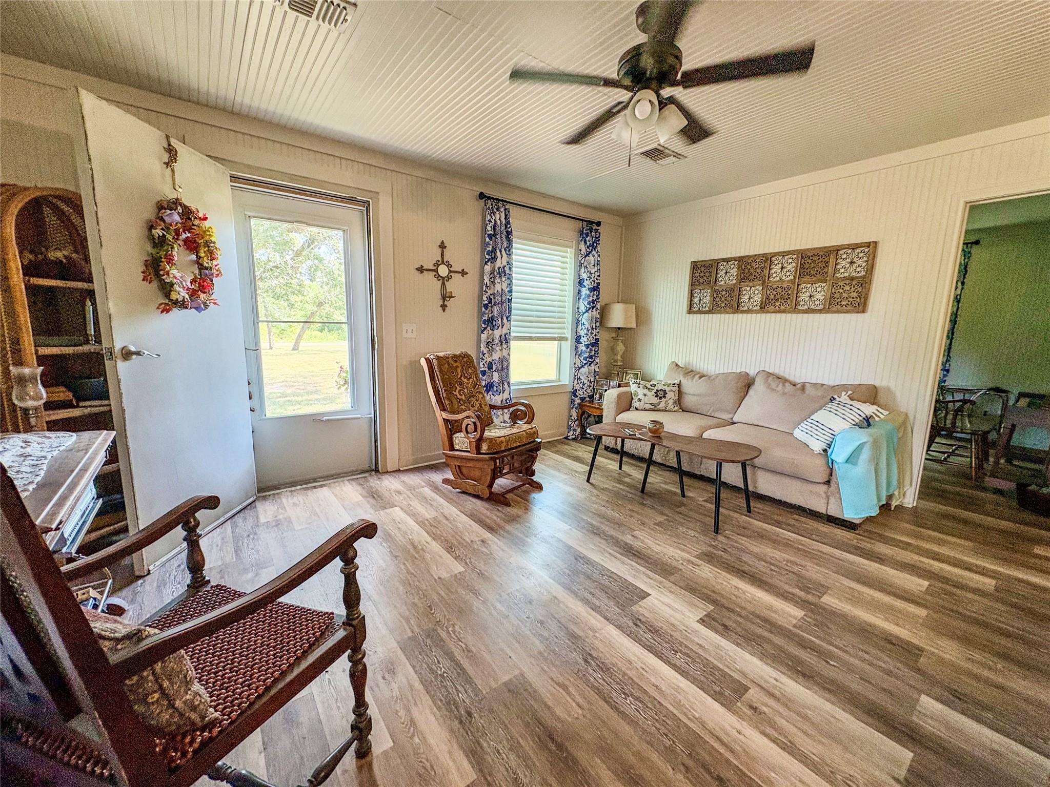 130 Sugar Hill Rd, Carmine, TX 78932