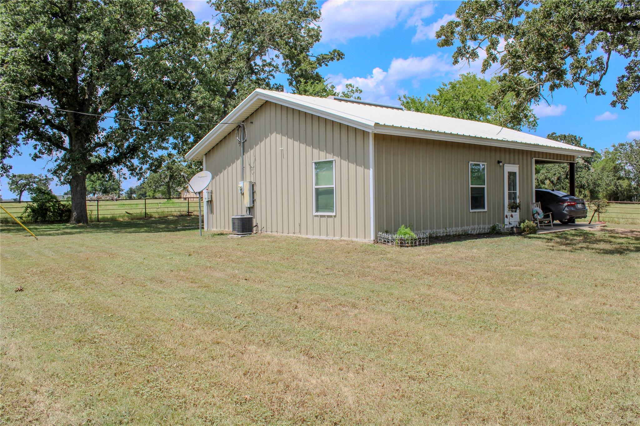 130 Sugar Hill Rd, Carmine, TX 78932