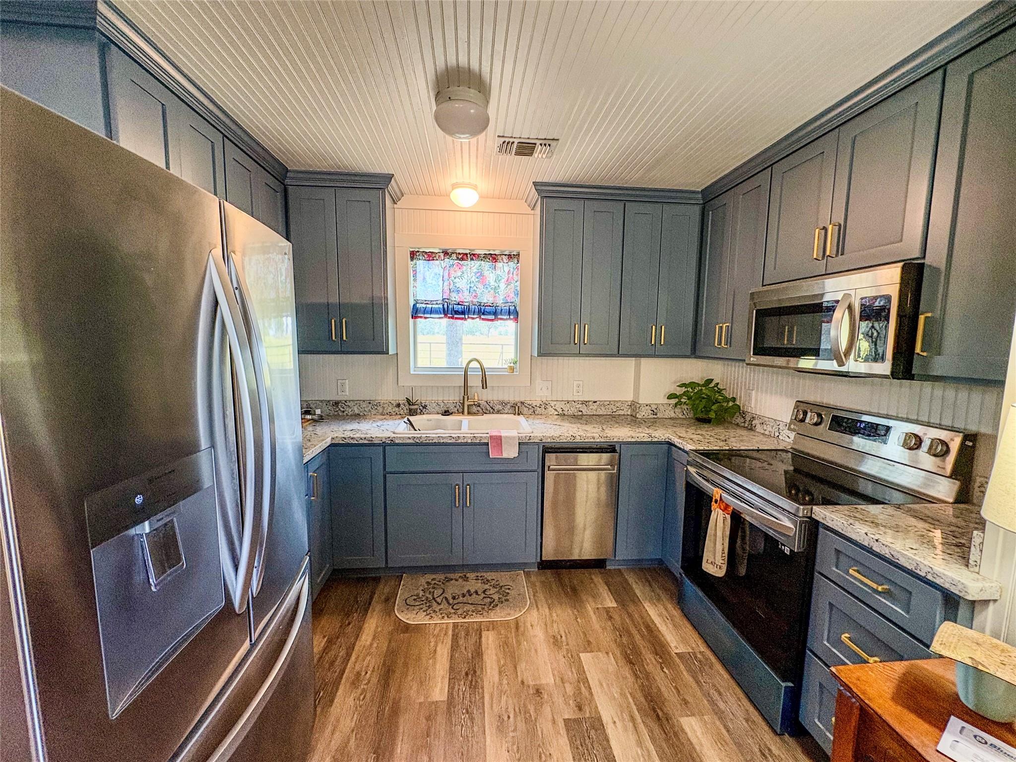 130 Sugar Hill Rd, Carmine, TX 78932