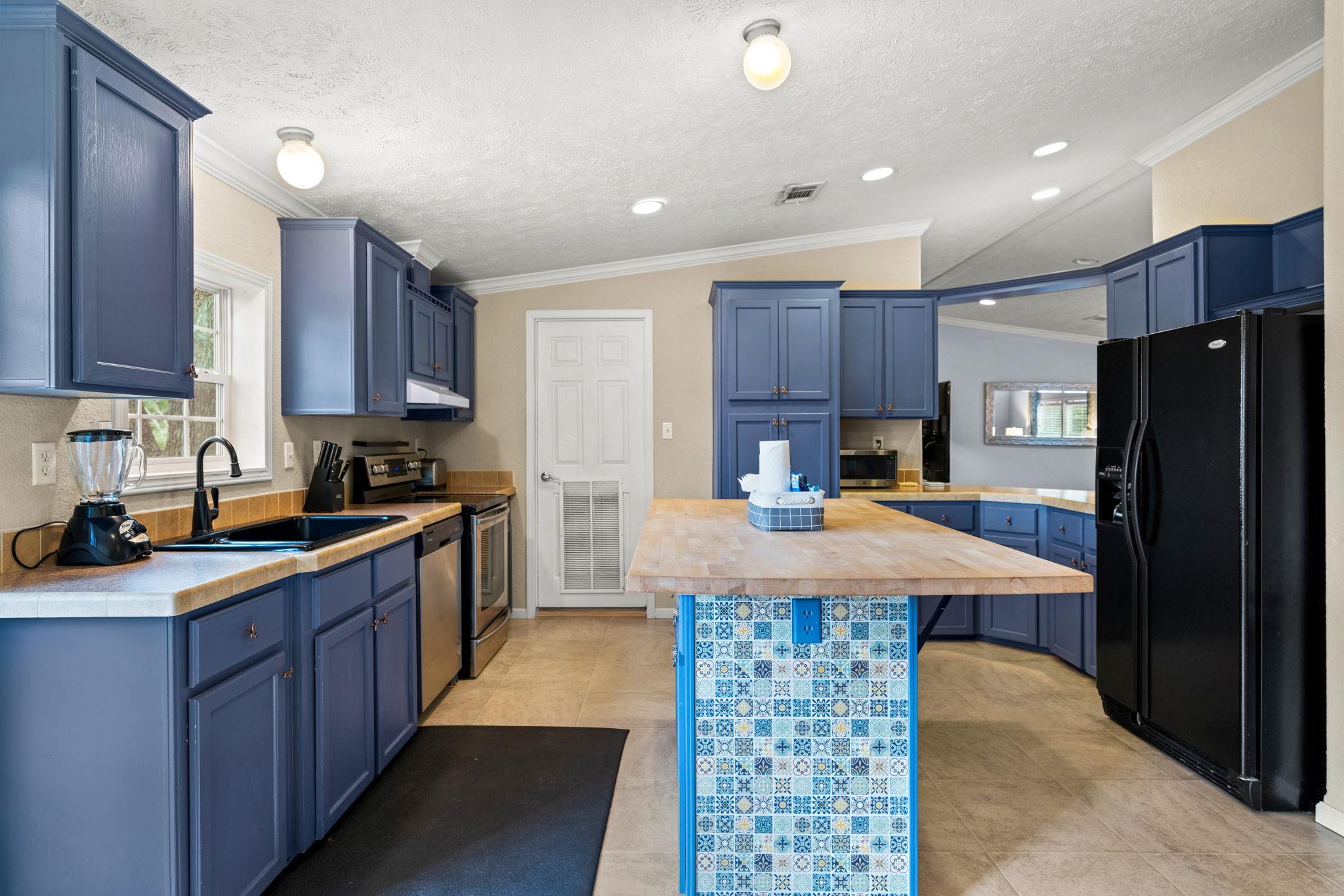 2023 Harmon Hills Rd, Dripping Springs, TX 78620