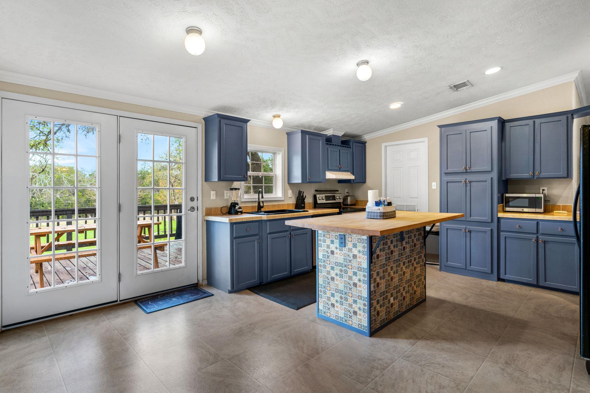 2023 Harmon Hills Rd, Dripping Springs, TX 78620