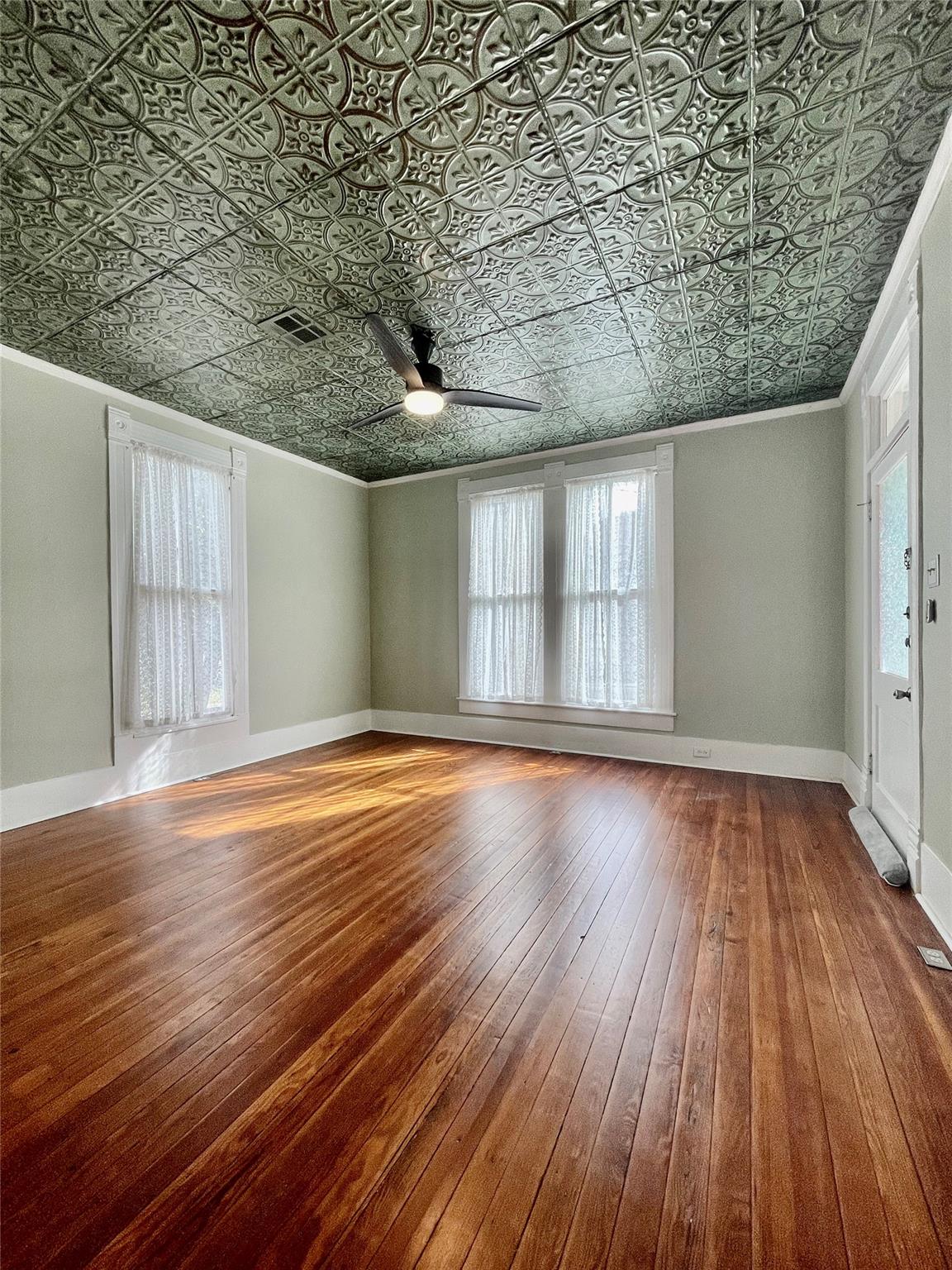 908 W Hopkinss St, San Marcos, TX 78666