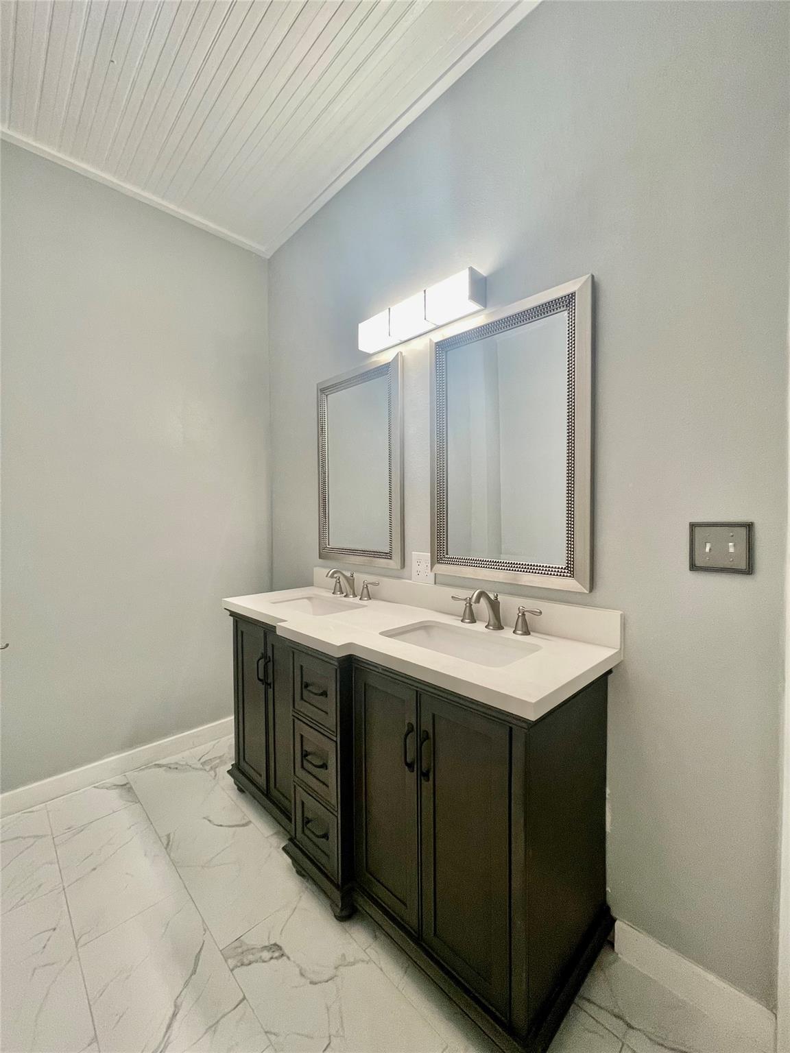 908 W Hopkins St, San Marcos, TX 78666