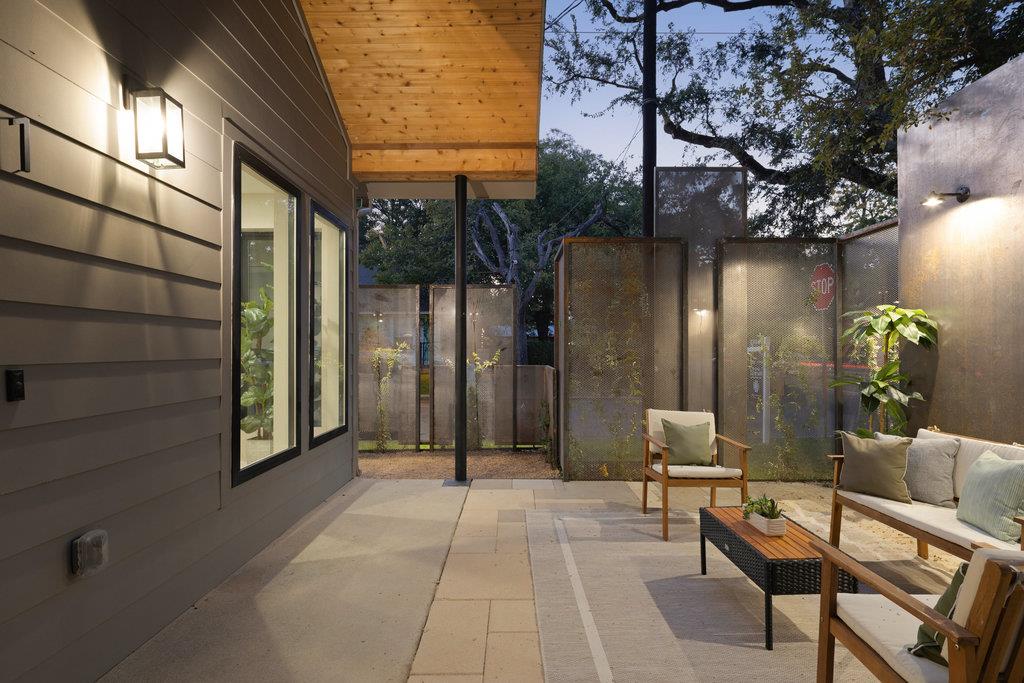 1401 E 3rd St # 1, Austin, TX 78702