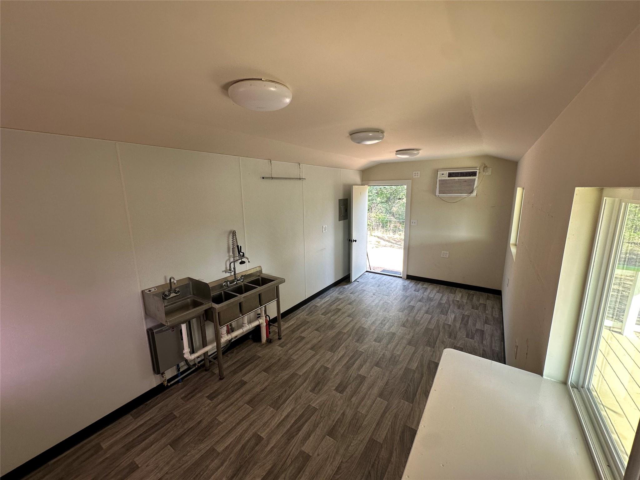 10096 S Us Highway 183 Highway, Lockhart, TX 78644