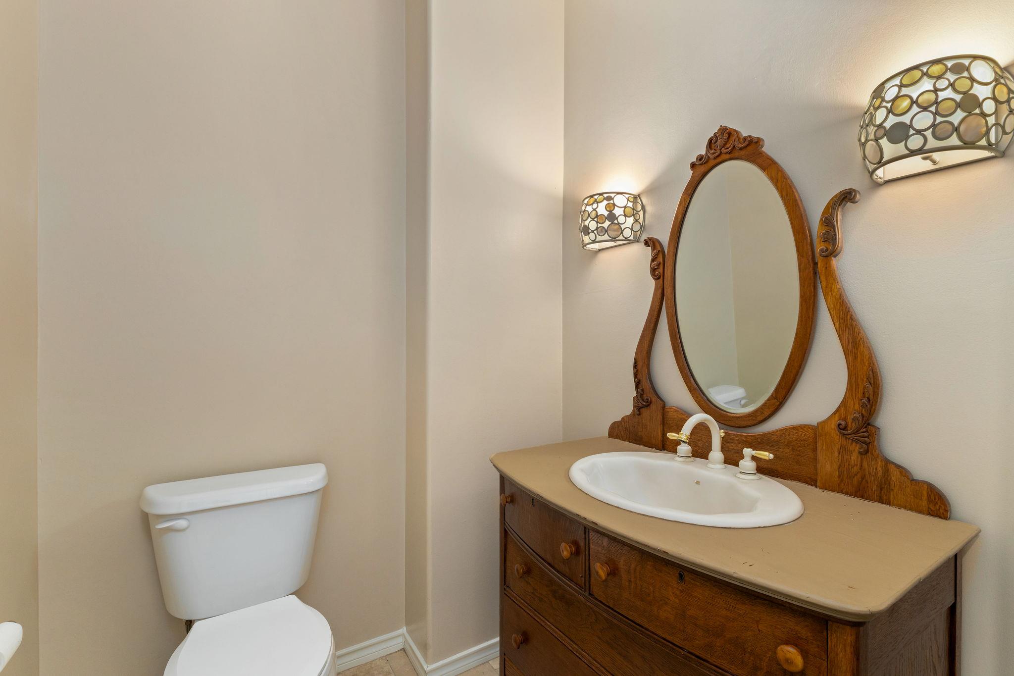 803 S Converse St, Flatonia, TX 78941