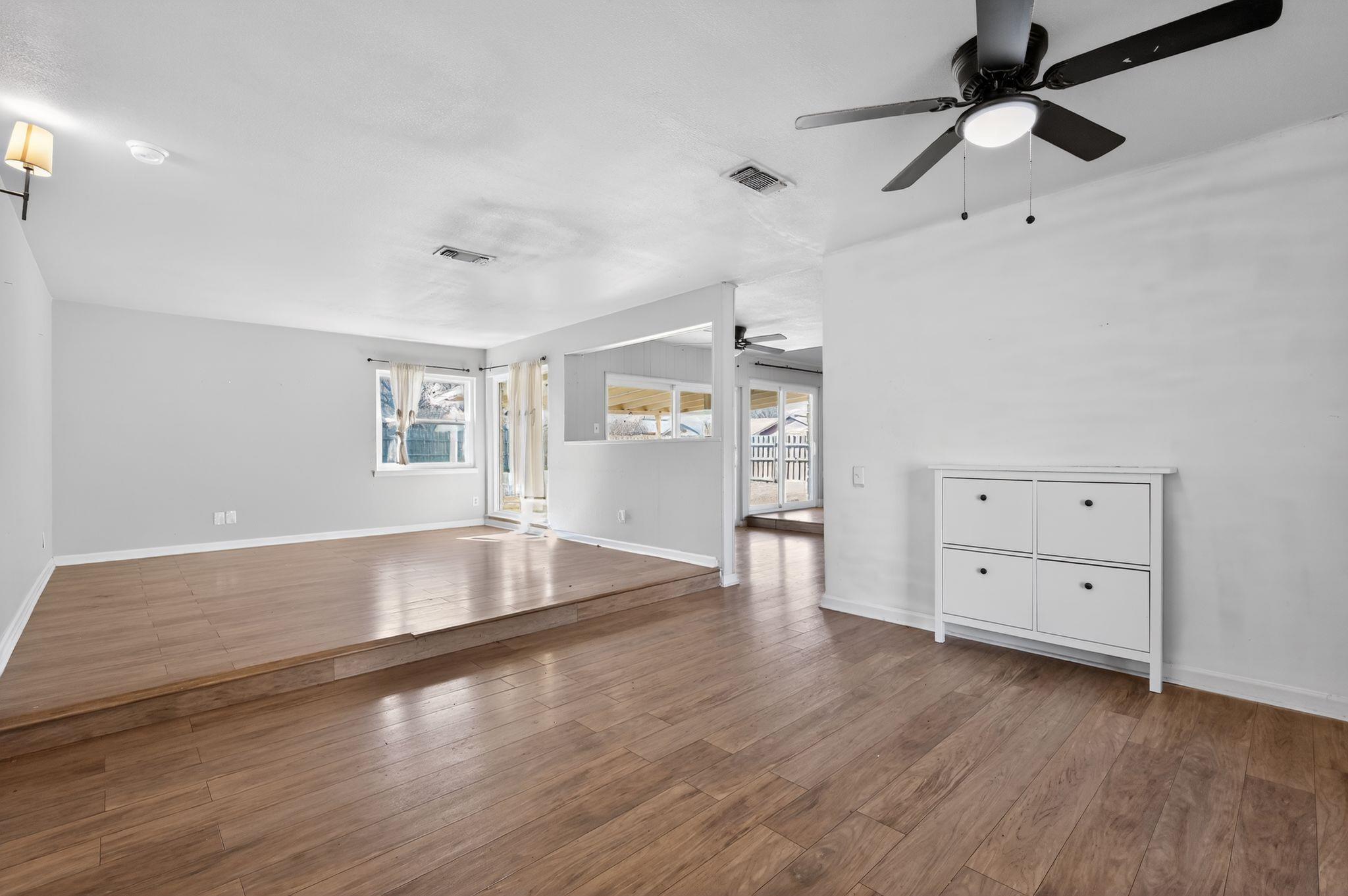 220 W Mockingbird Ln, Harker Heights, TX 76548