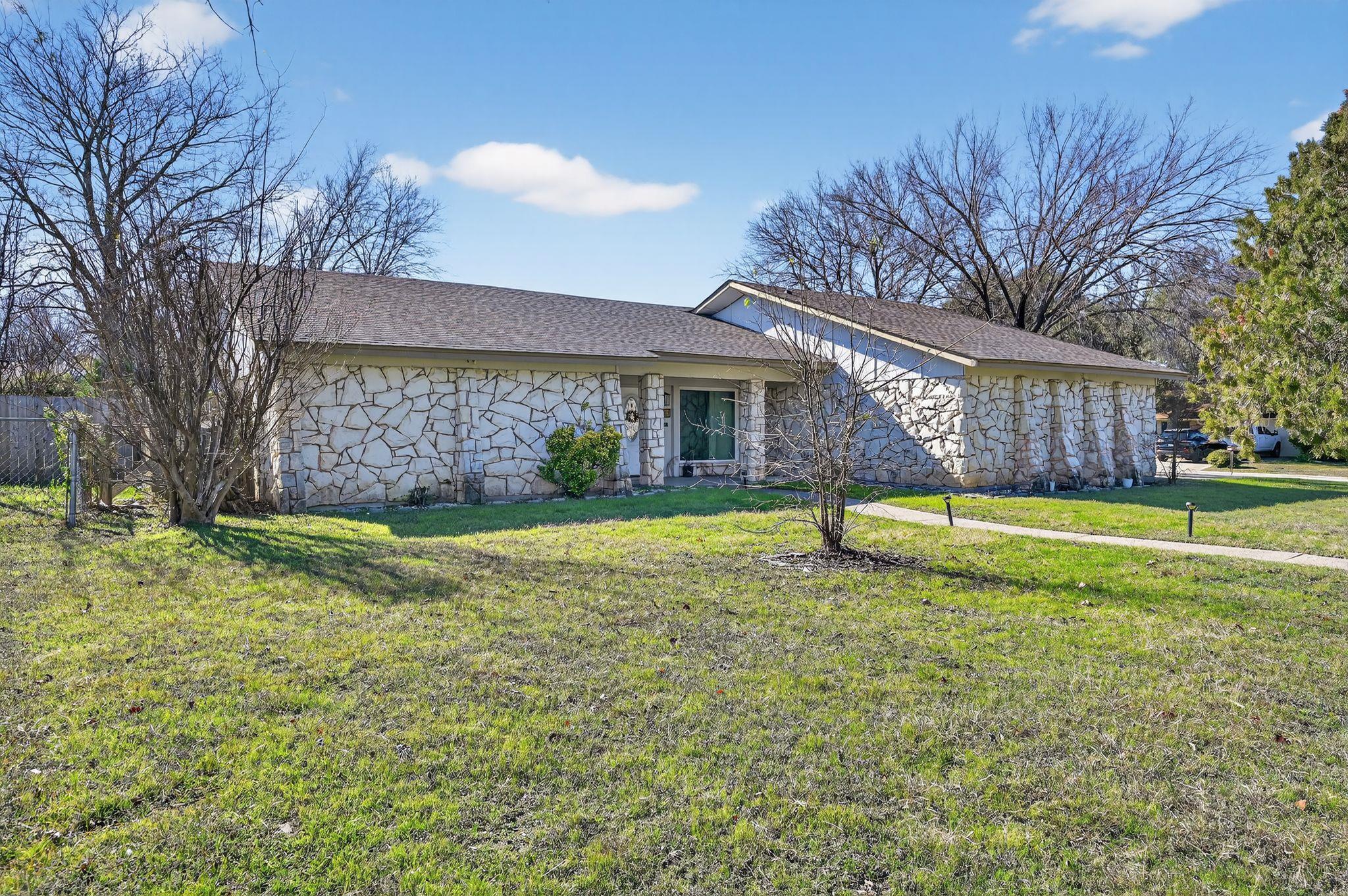 220 W Mockingbird Ln, Harker Heights, TX 76548