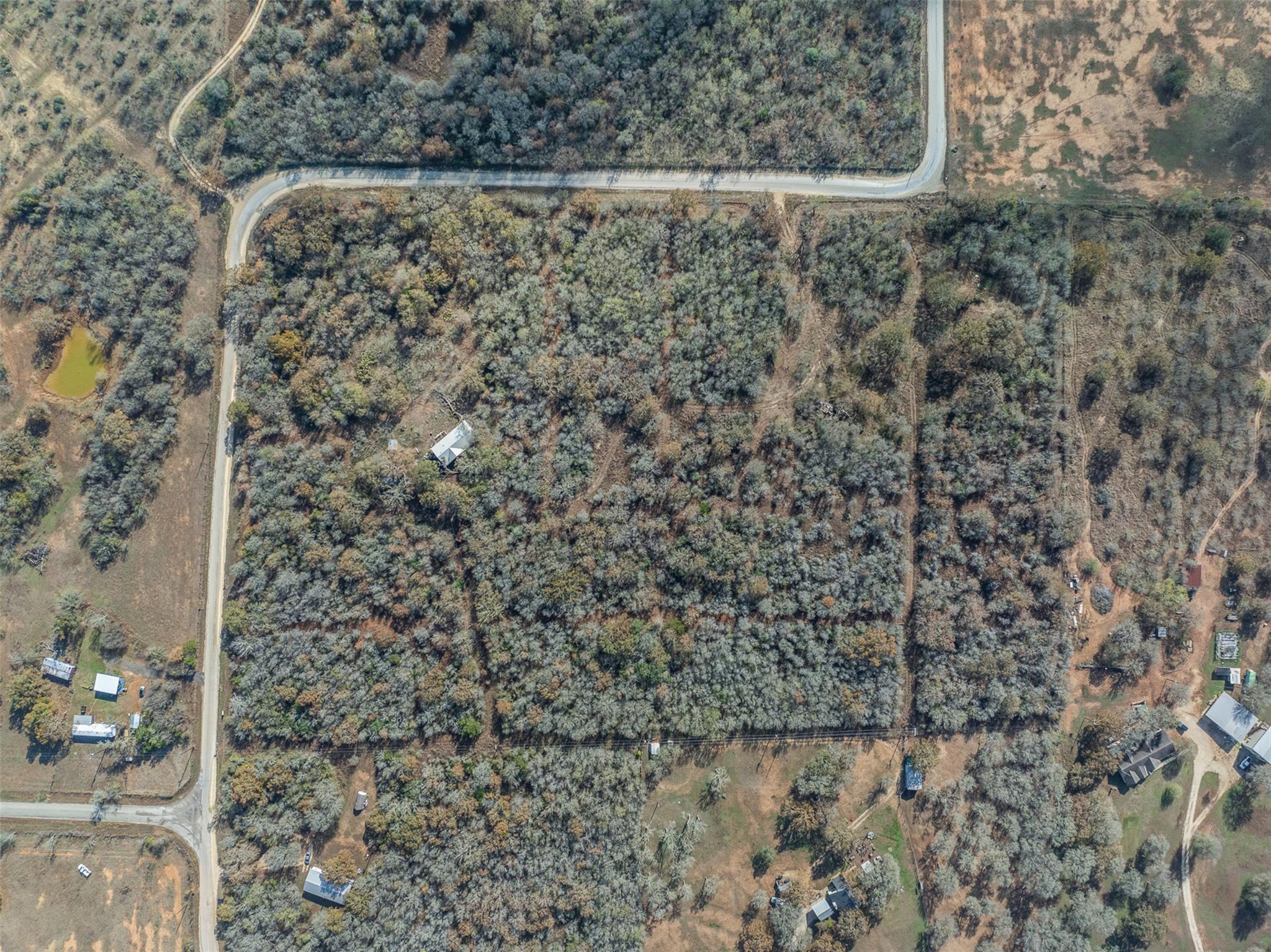 766 Bugtussle Ln, Luling, TX 78648