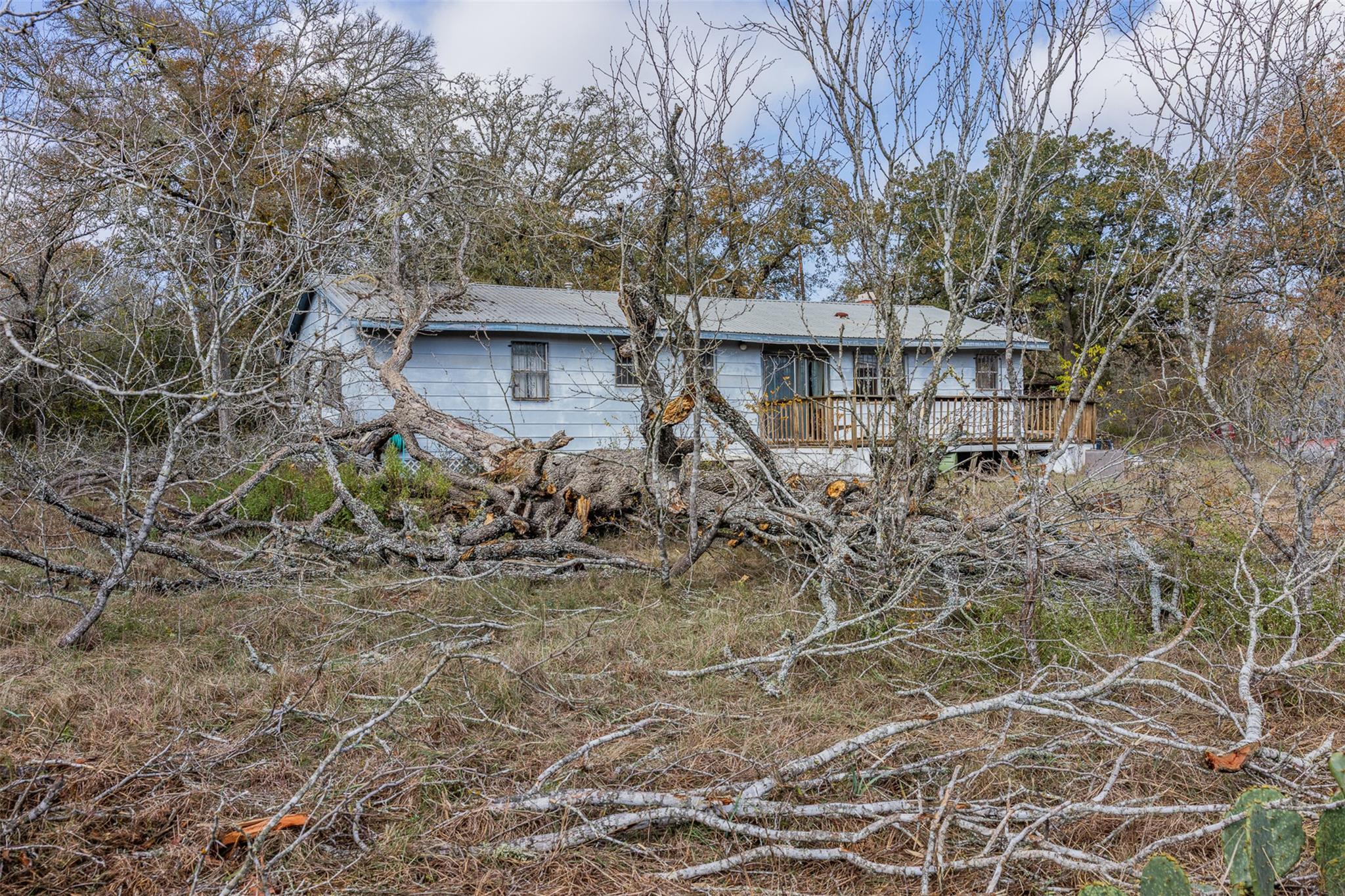 840 Bugtussle Ln, Luling, TX 78648