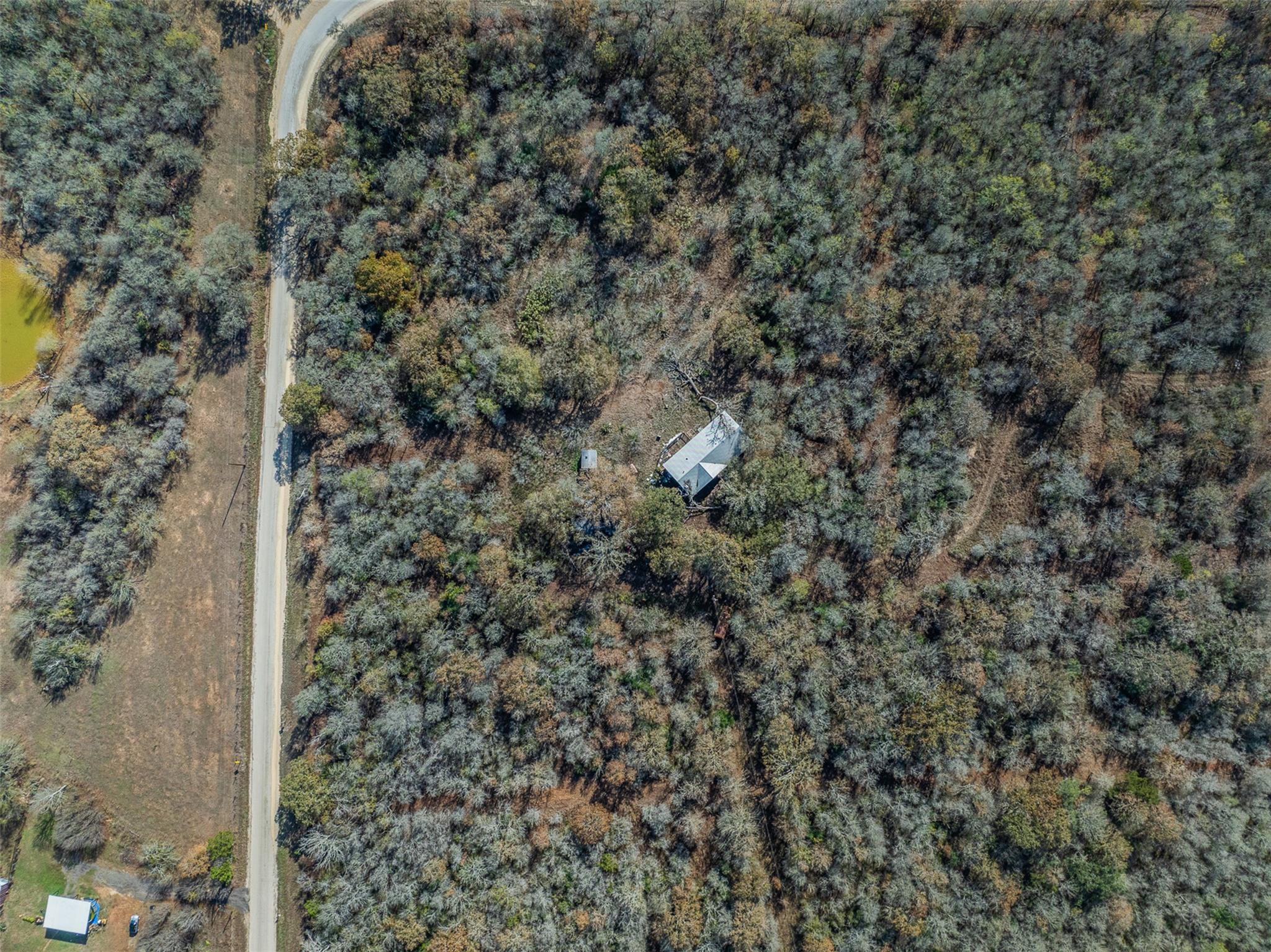 840 Bugtussle Ln, Luling, TX 78648