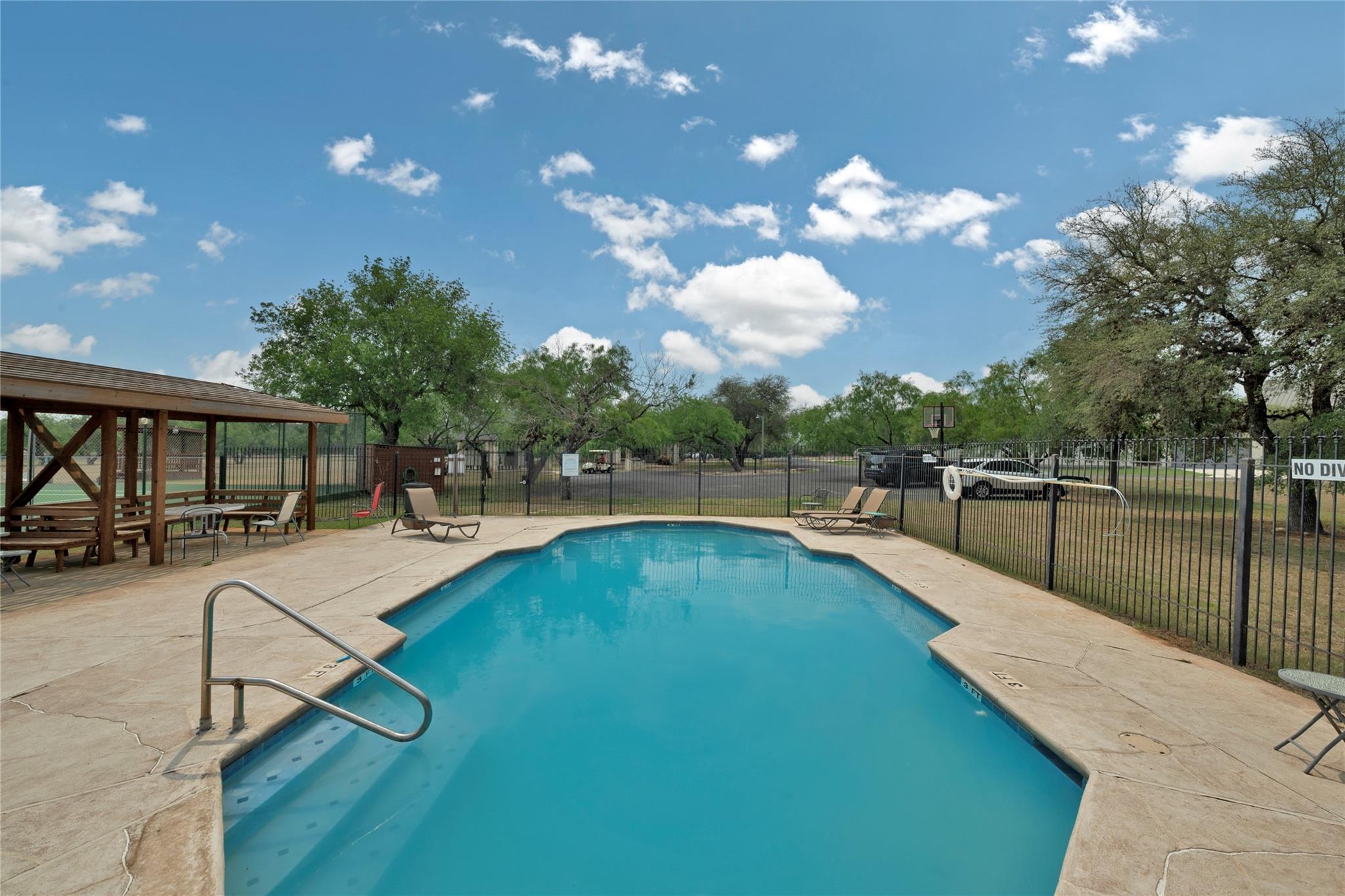 100 Center Cove III Loop, Spicewood, TX 78669