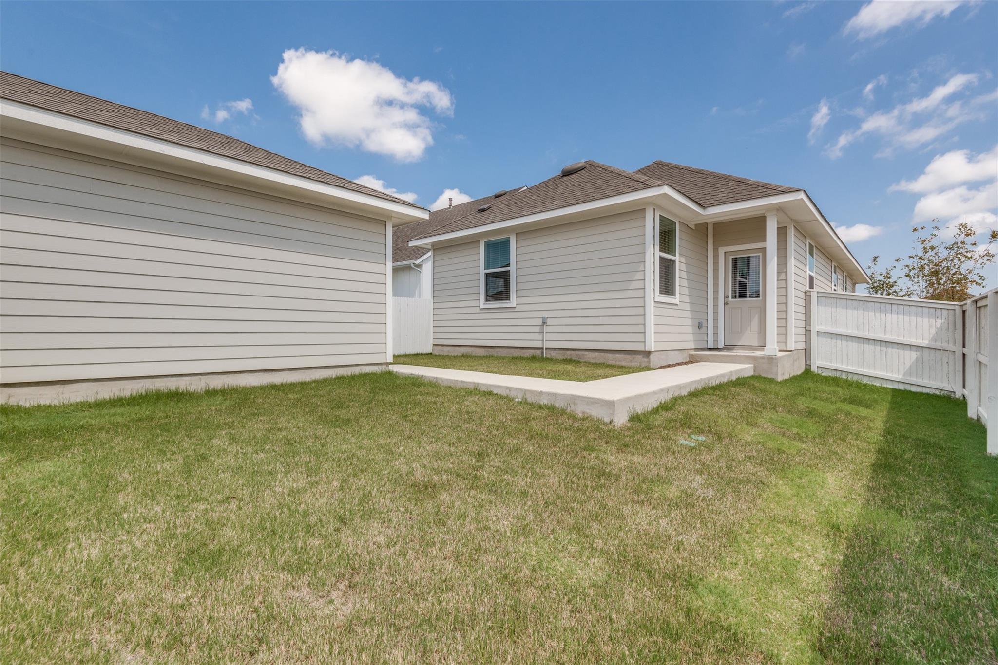 187 Tillage Rd, Elgin, TX 78621
