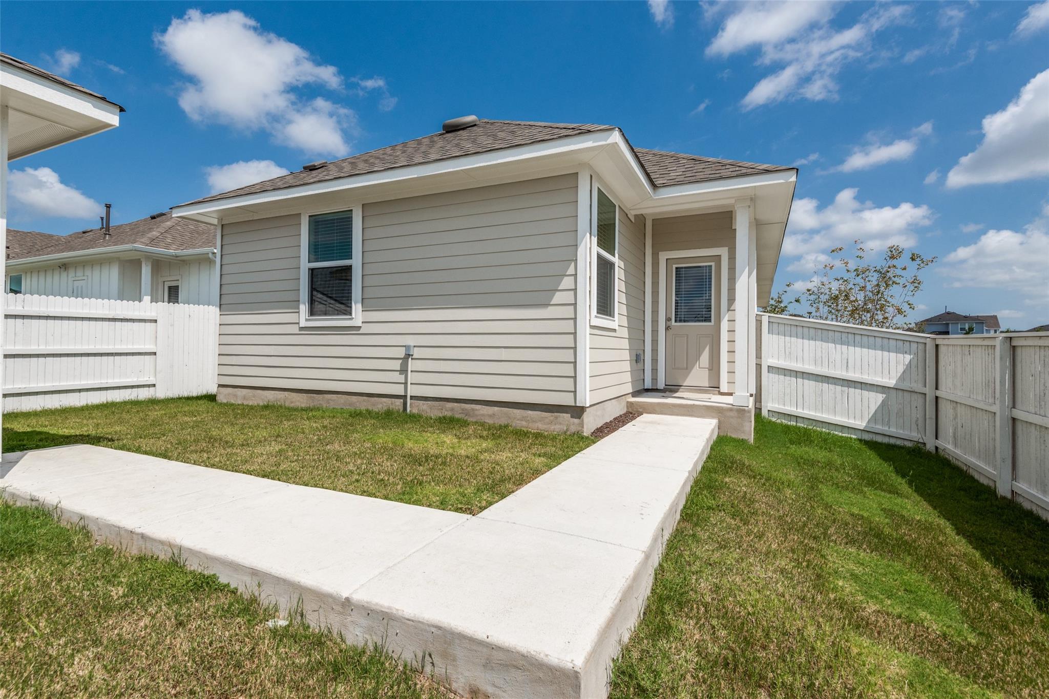 187 Tillage Rd, Elgin, TX 78621