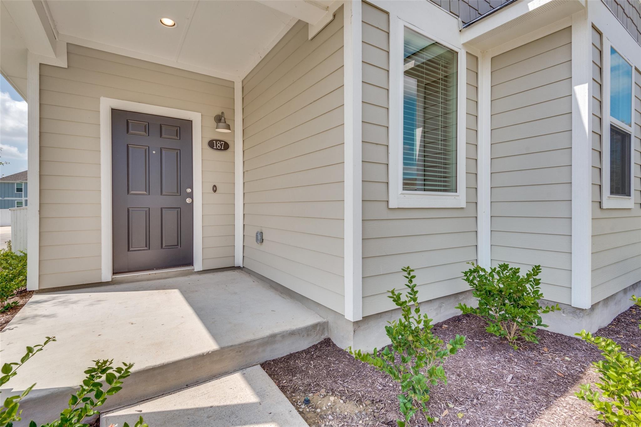 187 Tillage Rd, Elgin, TX 78621