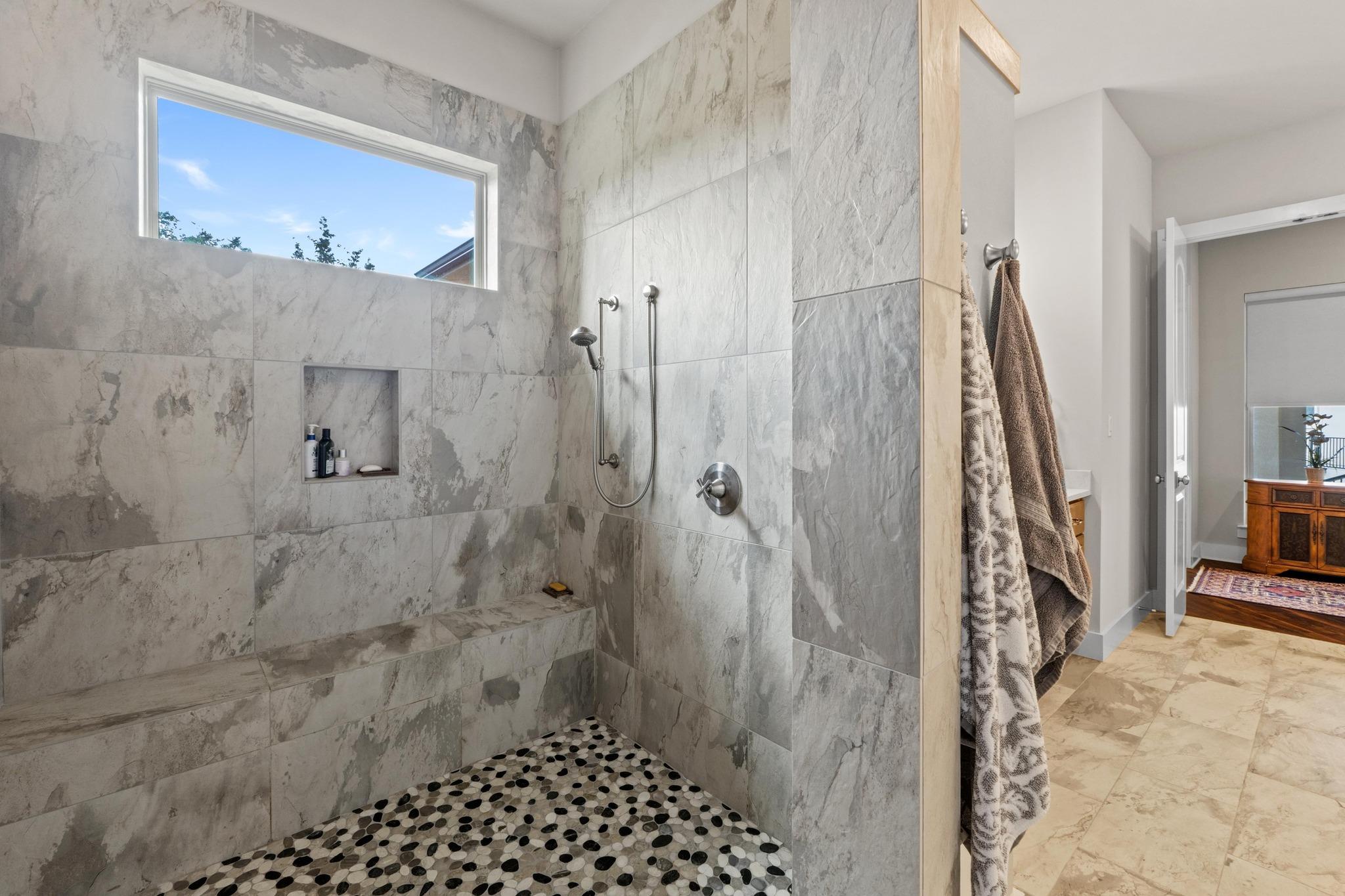 18817 Hidden Ridge Pl, Jonestown, TX 78645